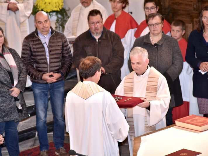 Pfarrer Walter Juen bei seiner Amtseinführung.