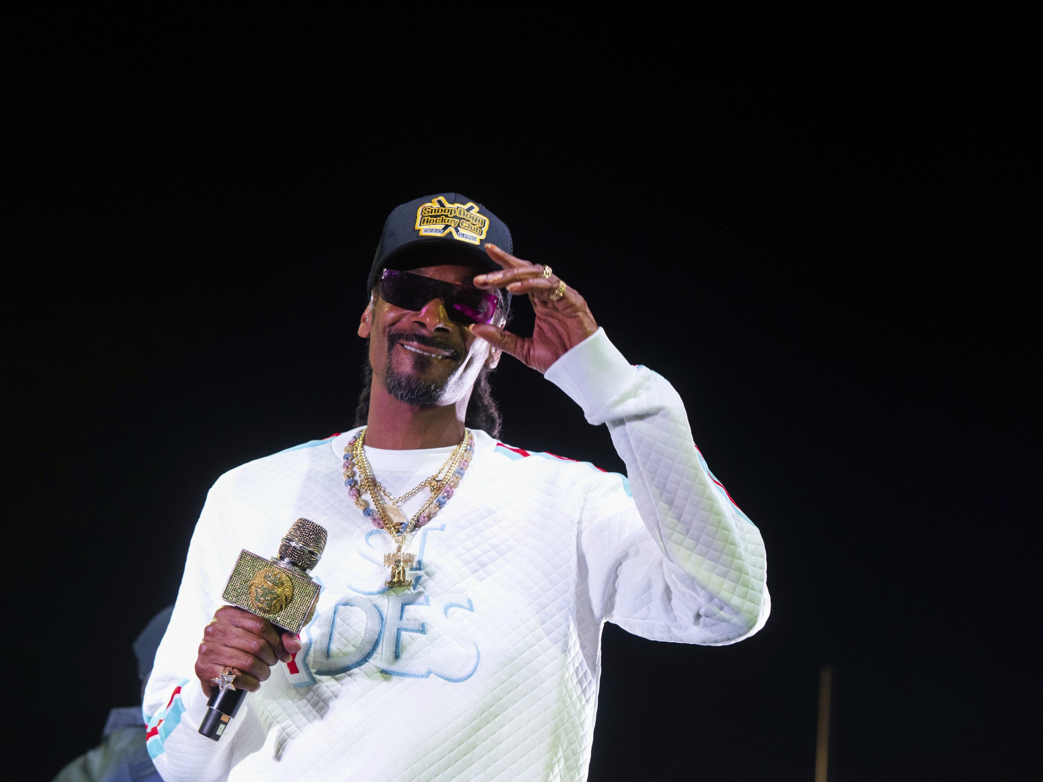 Snoop Dogg zahlt einem Mann 50.000 Dollar im Jahr, damit der seine Joints baut