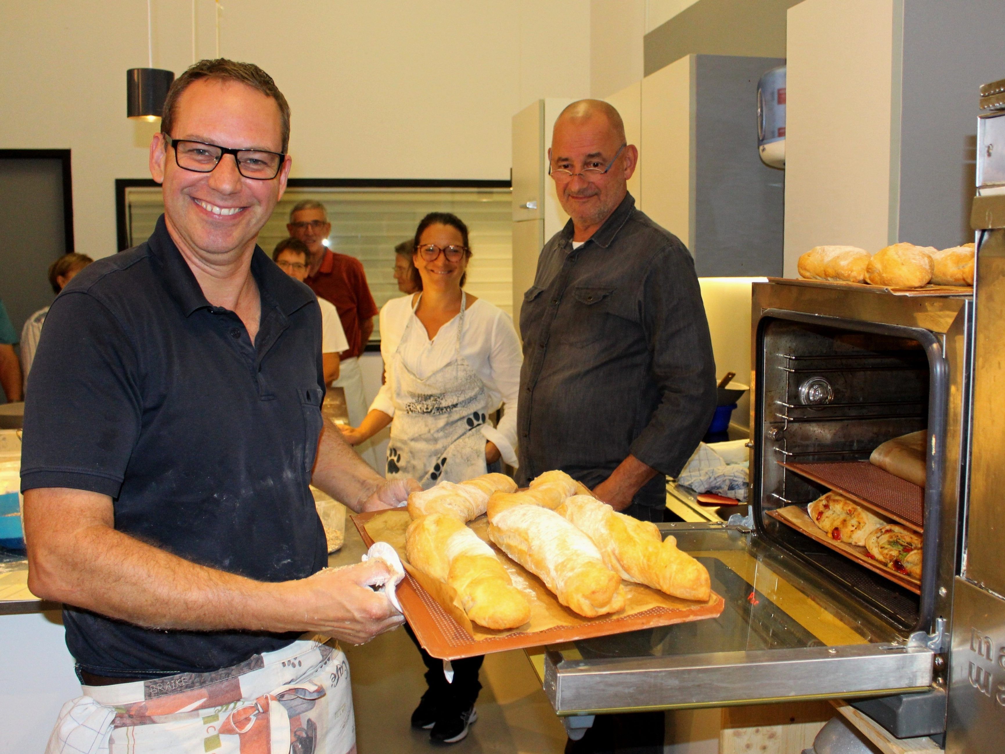 Zum Auftakt der Backsaison mit Bäcker- und Konditormeister Markus Großer stand ein Brotbackkurs auf dem Programm.