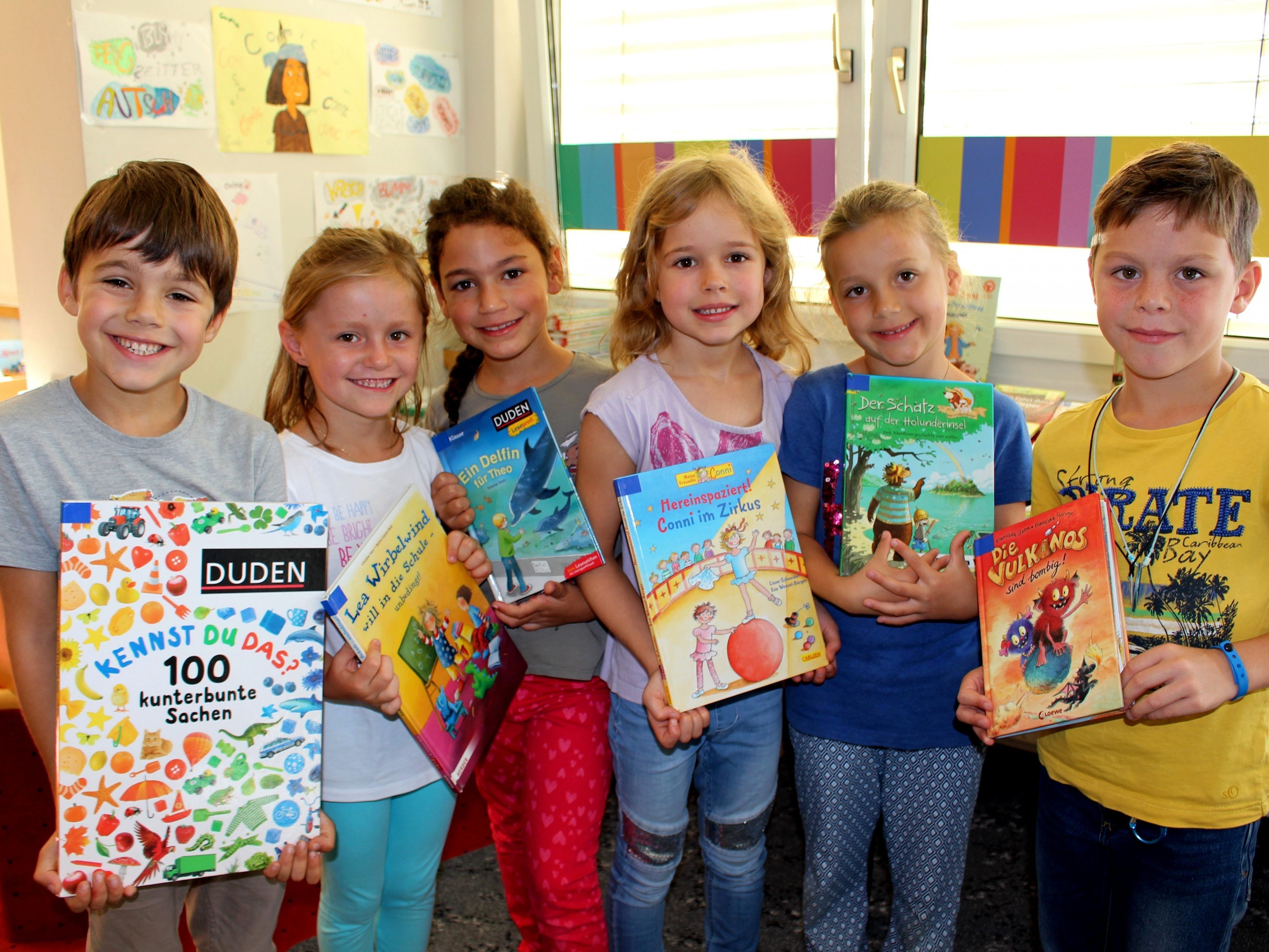 Ein gemeinsamer Besuch der „Schulbücherei“ macht Lust aufs Lesen: Rund 240 Lochauer Schüler nützen im Rahmen der der schulischen Leseerziehung gerne diese besondere Möglichkeit. Ein gemeinsamer Besuch der „Schulbücherei“ macht Lust aufs Lesen: Rund 240 Lochauer Schüler nützen im Rahmen der der schulischen Leseerziehung gerne diese besondere Möglichkeit.