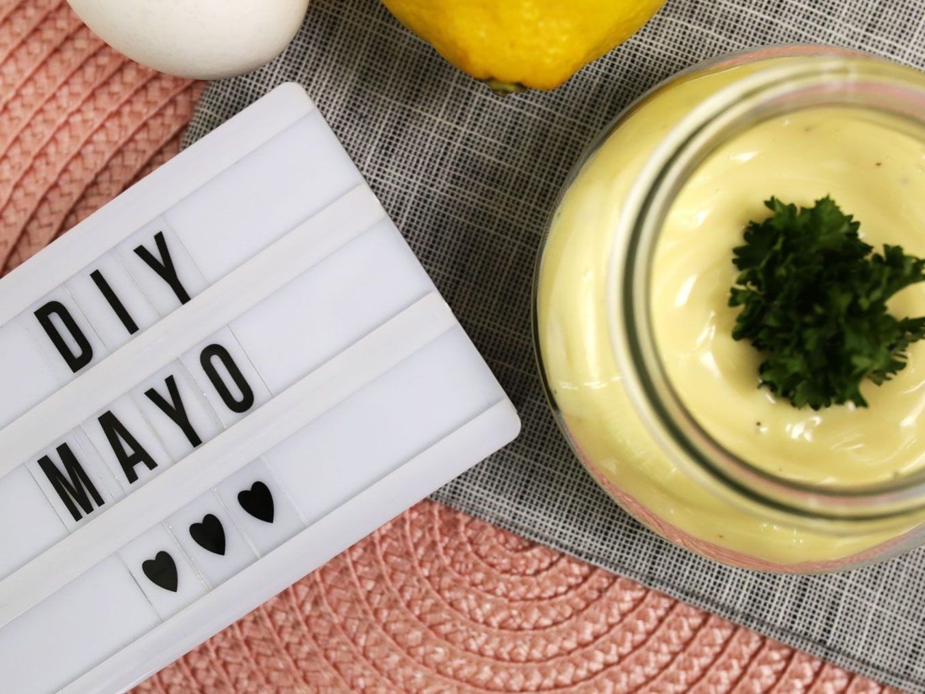 Mayonnaise selbst zu machen ist keine Hexerei und geschmacklich ein Knaller.