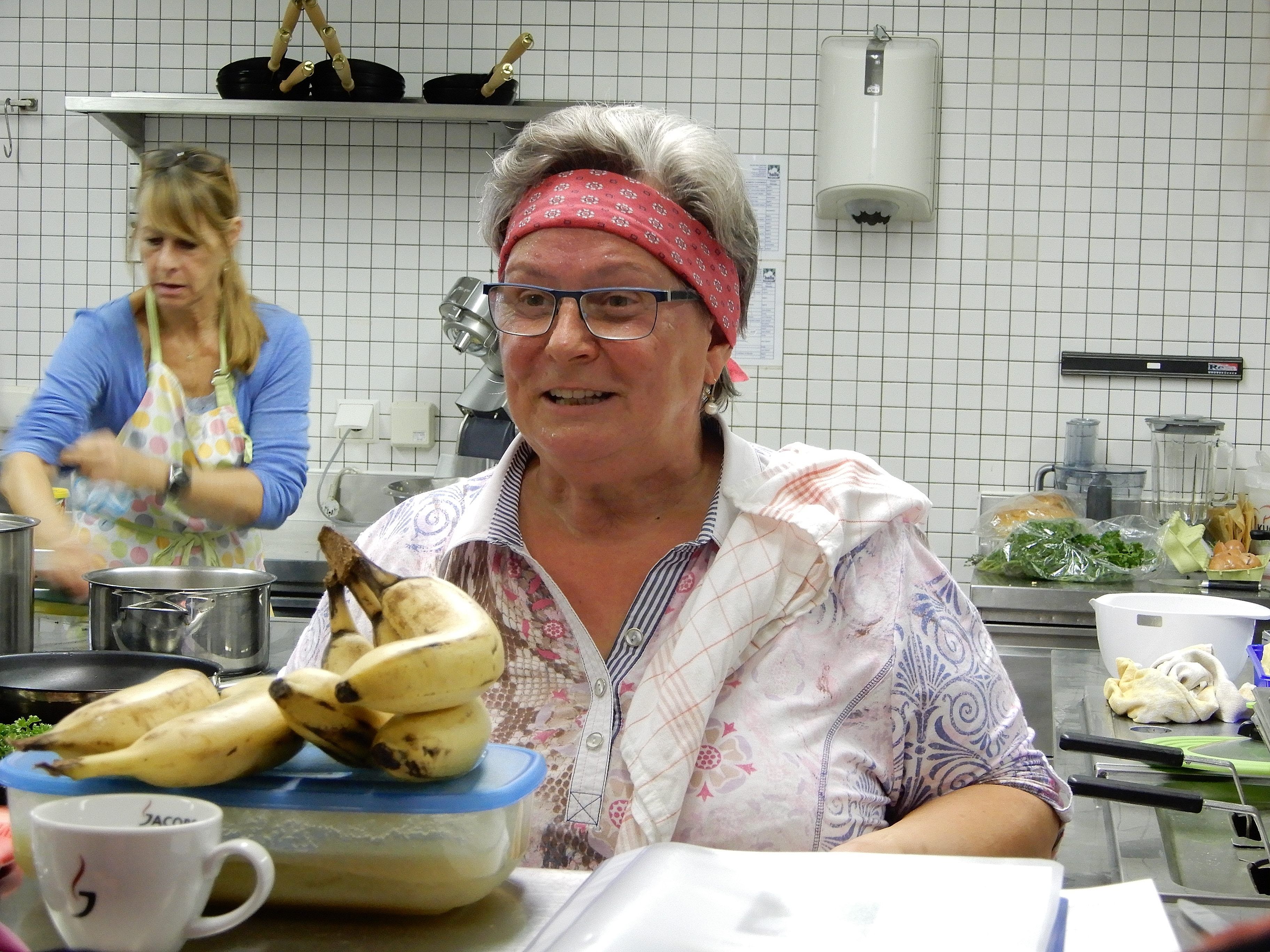 Sigrid Gasser begeisterte mit ihren Kochkünsten und tollen Tipps die Besucher beim Kurs. Sigrid Gasser begeisterte mit ihren Kochkünsten und tollen Tipps die Besucher beim Kurs.