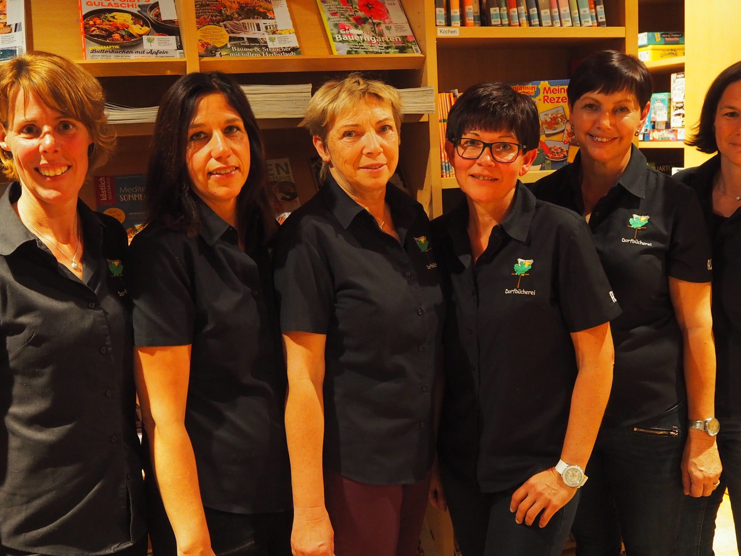Büchereiteam: Monika, Sigi, Sigrid, Annelies, Monika, Monika Büchereiteam: Monika, Sigi, Sigrid, Annelies, Monika, Monika
