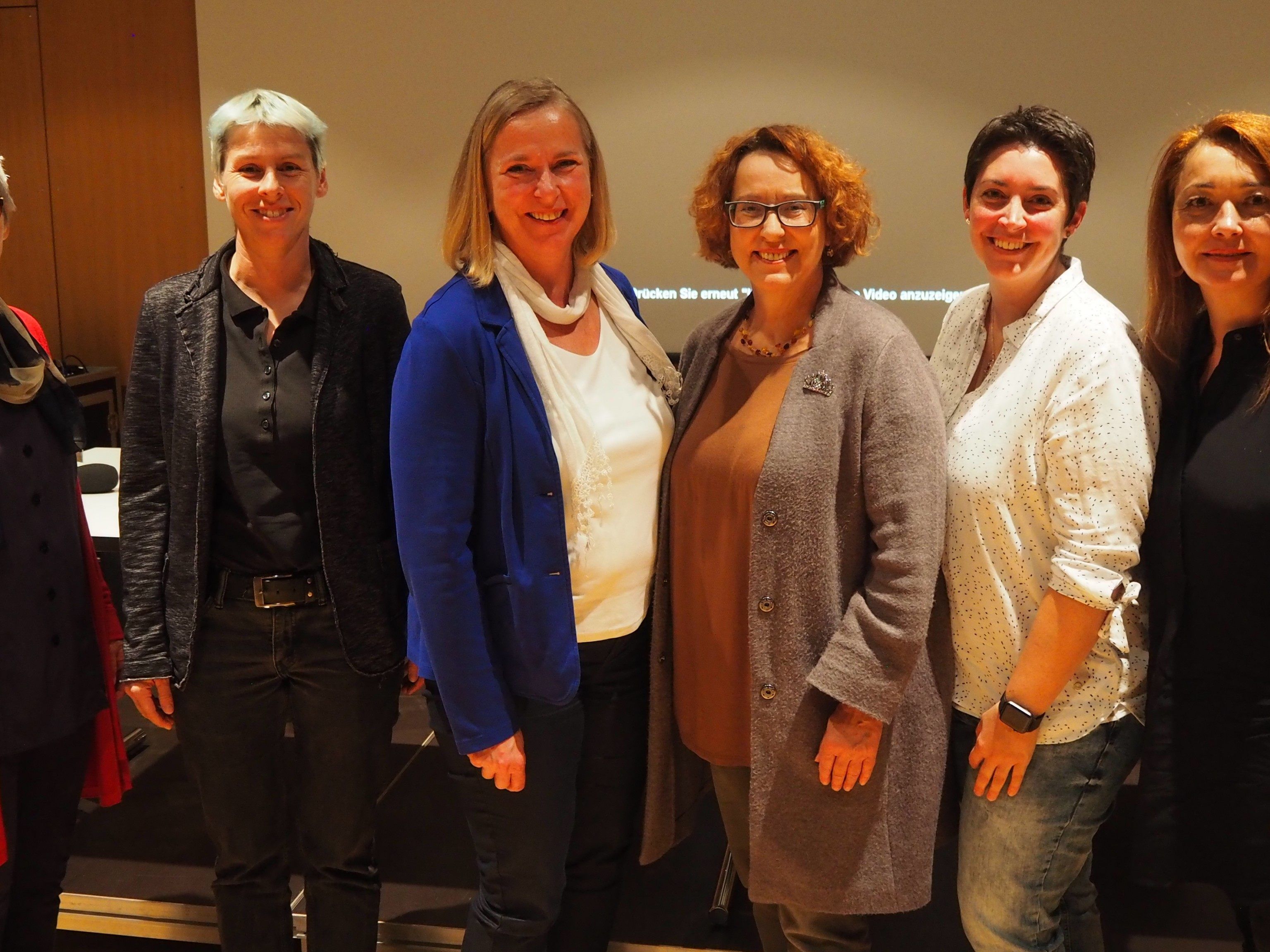 Kiki Karu (Altach), Patricia Tschallener (Hohenems) Sabine Sieber (Koblach), Magdalena Paulus (Moderation), Sandra Gassner (Mäder), Edith Lampert-Deuring (Götzis)