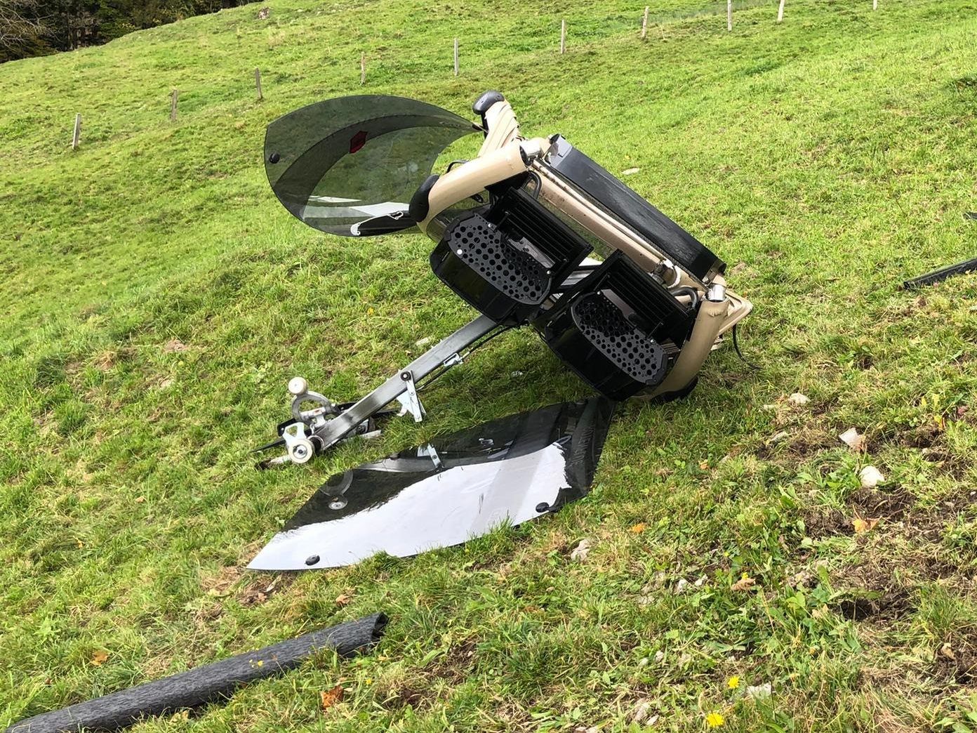 Die Gondel dürfte wegen dem Wind mit der Stütze kollidiert sein.