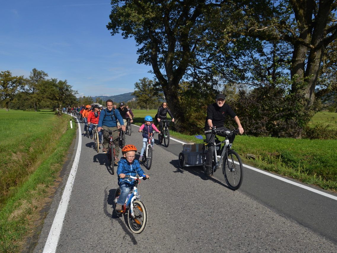 Die Lustenauer Radlerinnen und Radler treffen sich um 10.30 Uhr am Kirchplatz zur gemeinsamen Rad-Ried-Tour.