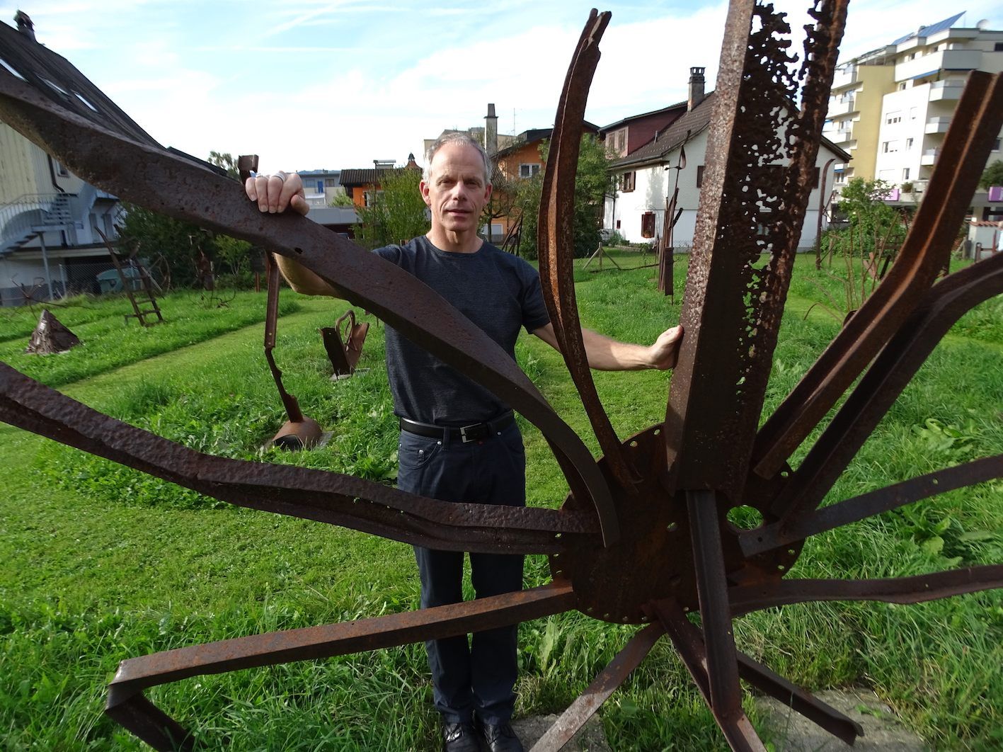 Andreas Rädler zeigt seine Ausstellung „Flusskinder“ in der Emser Bahnhofstraße.