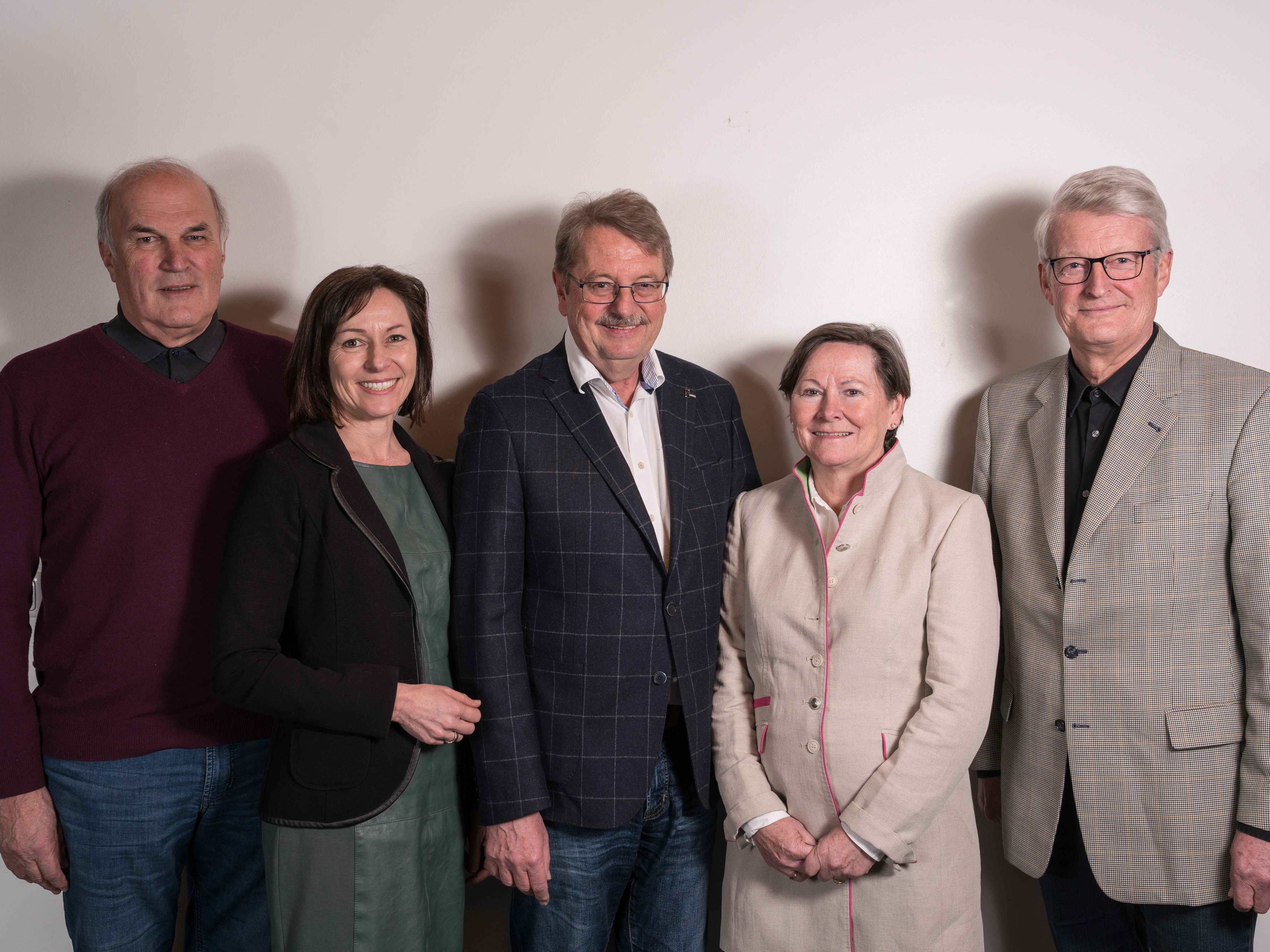 Unikumm-Vorstand: Konrad Schwarz, Anna Franz, Ferry Orschulik, Martina Rüscher und Anton Wirth. Unikumm-Vorstand: Konrad Schwarz, Anna Franz, Ferry Orschulik, Martina Rüscher und Anton Wirth.