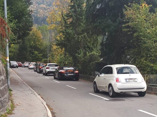 Die Ampel an der Gallmiststraße führt zu einem langen Rückstau. Die Ampel an der Gallmiststraße führt zu einem langen Rückstau.