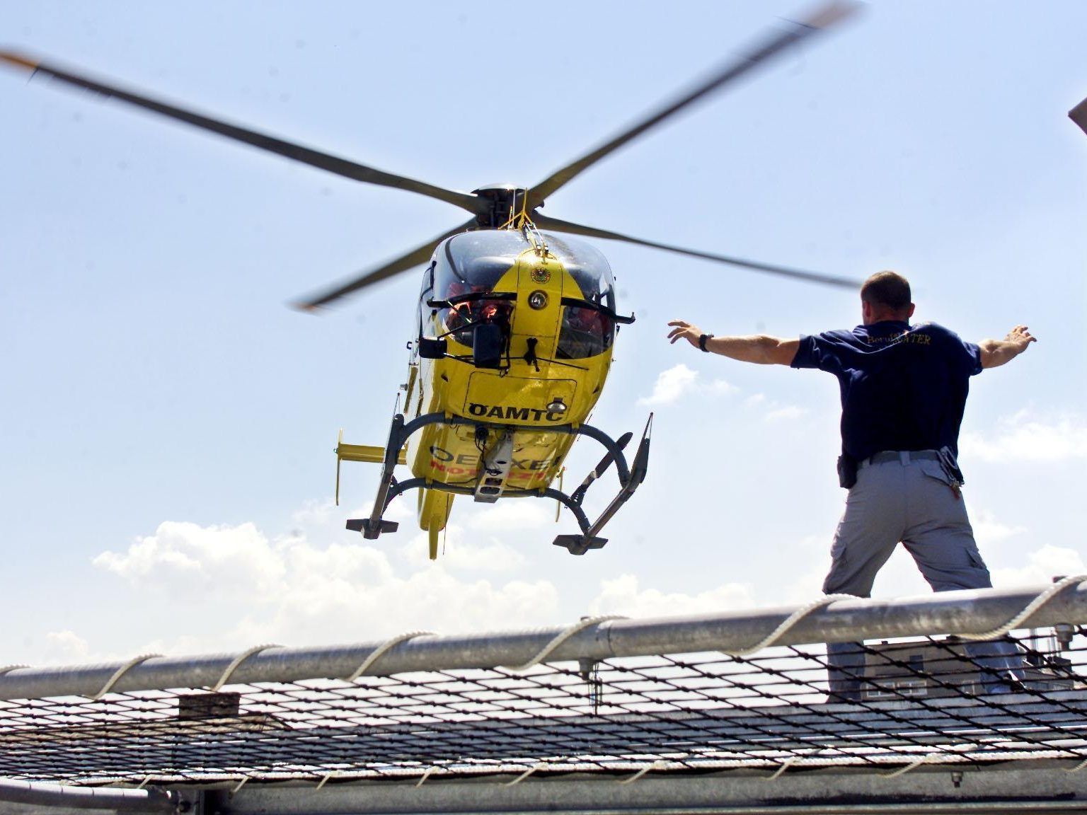 Der Mann wurde mit einem Hubschrauber ins Spital geflogen.