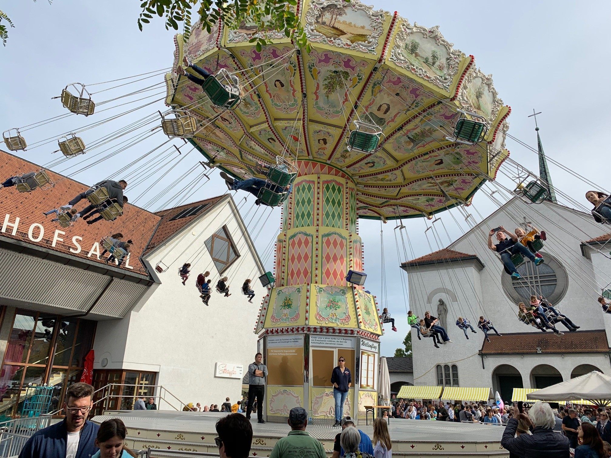 Das Riesenkarussell darf auf keiner Kilbi fehlen. Das Riesenkarussell darf auf keiner Kilbi fehlen.