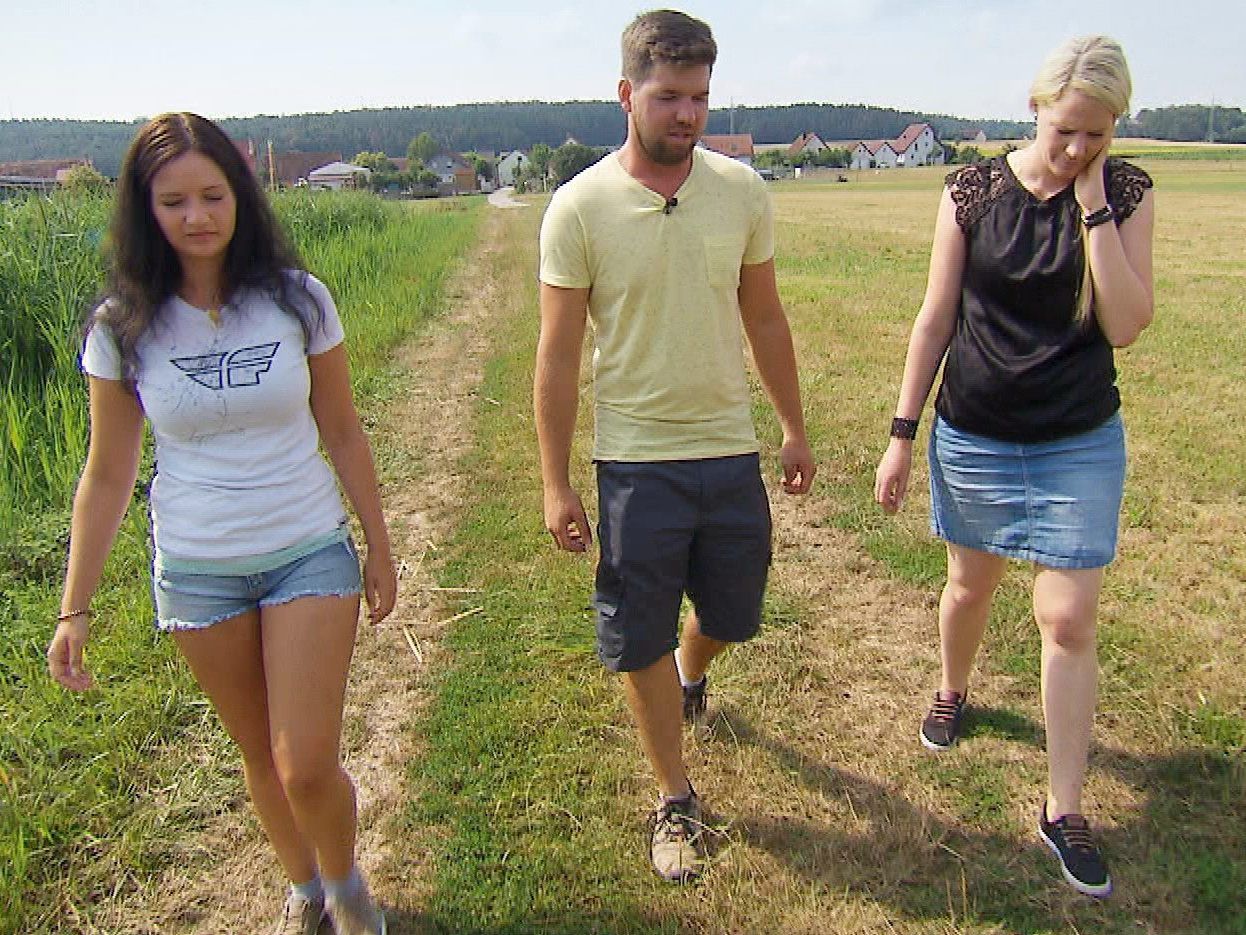 Carina (rechts) und Conny (links) forderten von Bauer Michael eine Entscheidung.