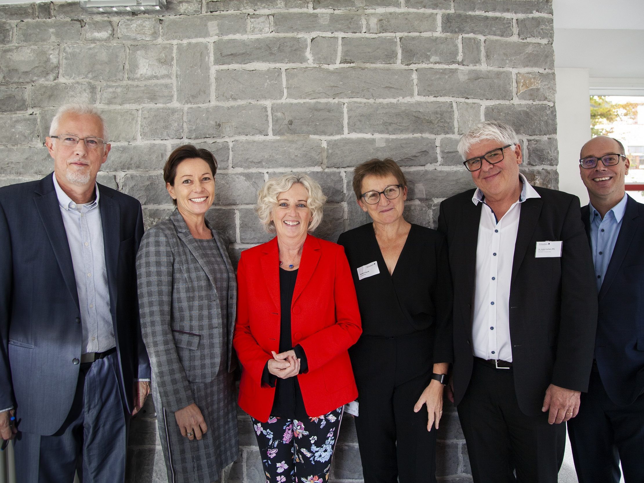 v.li.: Michael Himmer, Leiter Fachbereich Soziales und Gesundheit und Studiengangsleiter Soziale Arbeit, Landesrätin Martina Rüscher, Landesrätin Katharina Wiesflecker, Barbara Harold, Studiengangsleiterin Gesundheits- und Krankenpflege, Hochschullehrer Hubert Jocham, Stefan Fitz-Rankl, Geschäftsführer FH Vorarlberg. v.li.: Michael Himmer, Leiter Fachbereich Soziales und Gesundheit und Studiengangsleiter Soziale Arbeit, Landesrätin Martina Rüscher, Landesrätin Katharina Wiesflecker, Barbara Harold, Studiengangsleiterin Gesundheits- und Krankenpflege, Hochschullehrer Hubert Jocham, Stefan Fitz-Rankl, Geschäftsführer FH Vorarlberg.