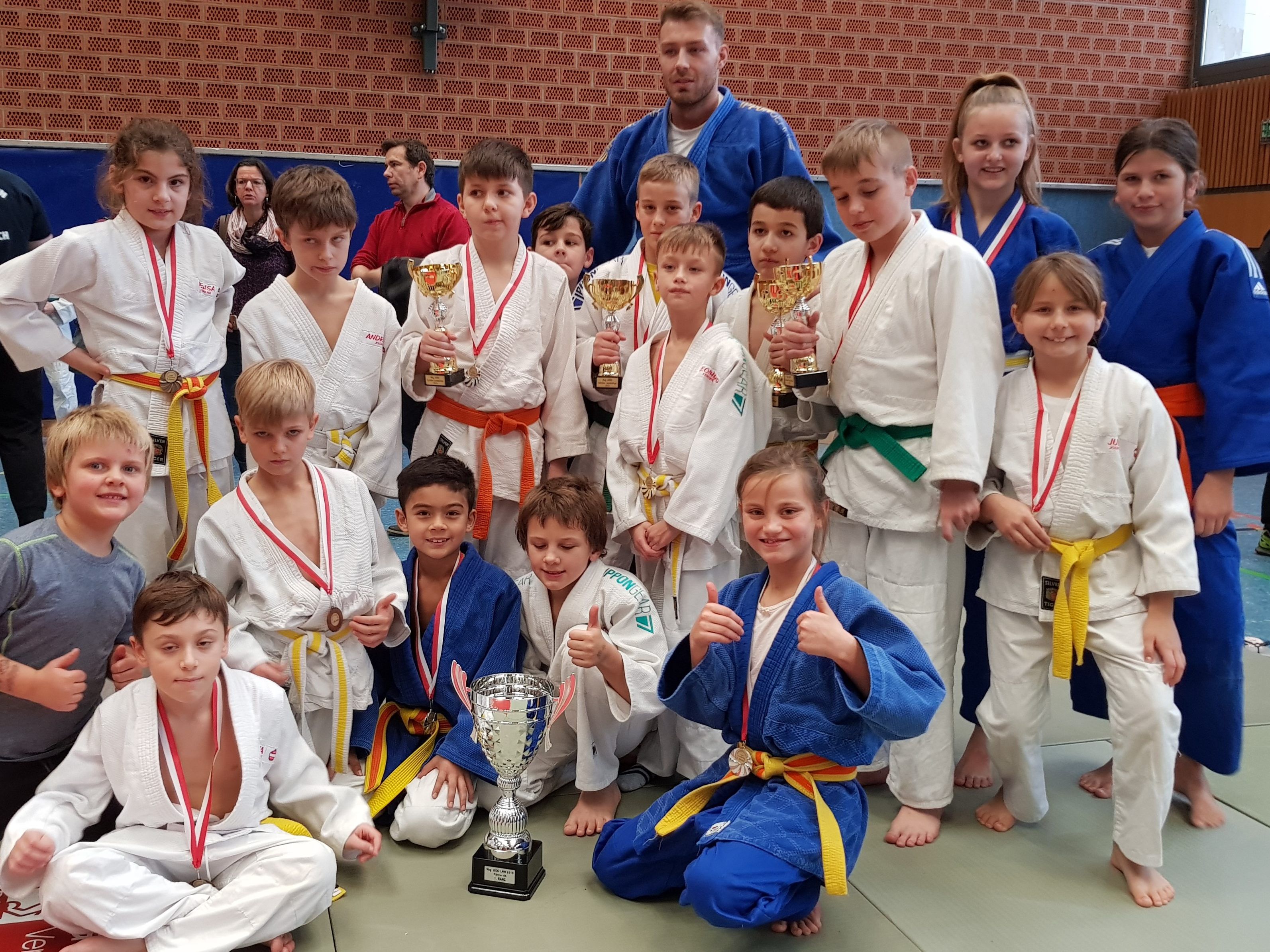 Die Dornbirner Judokas zeigten sich beim Judo-Schülercup in Bregenz in Topform und entschieden den Bewerb für sich. Die Dornbirner Judokas zeigten sich beim Judo-Schülercup in Bregenz in Topform und entschieden den Bewerb für sich.