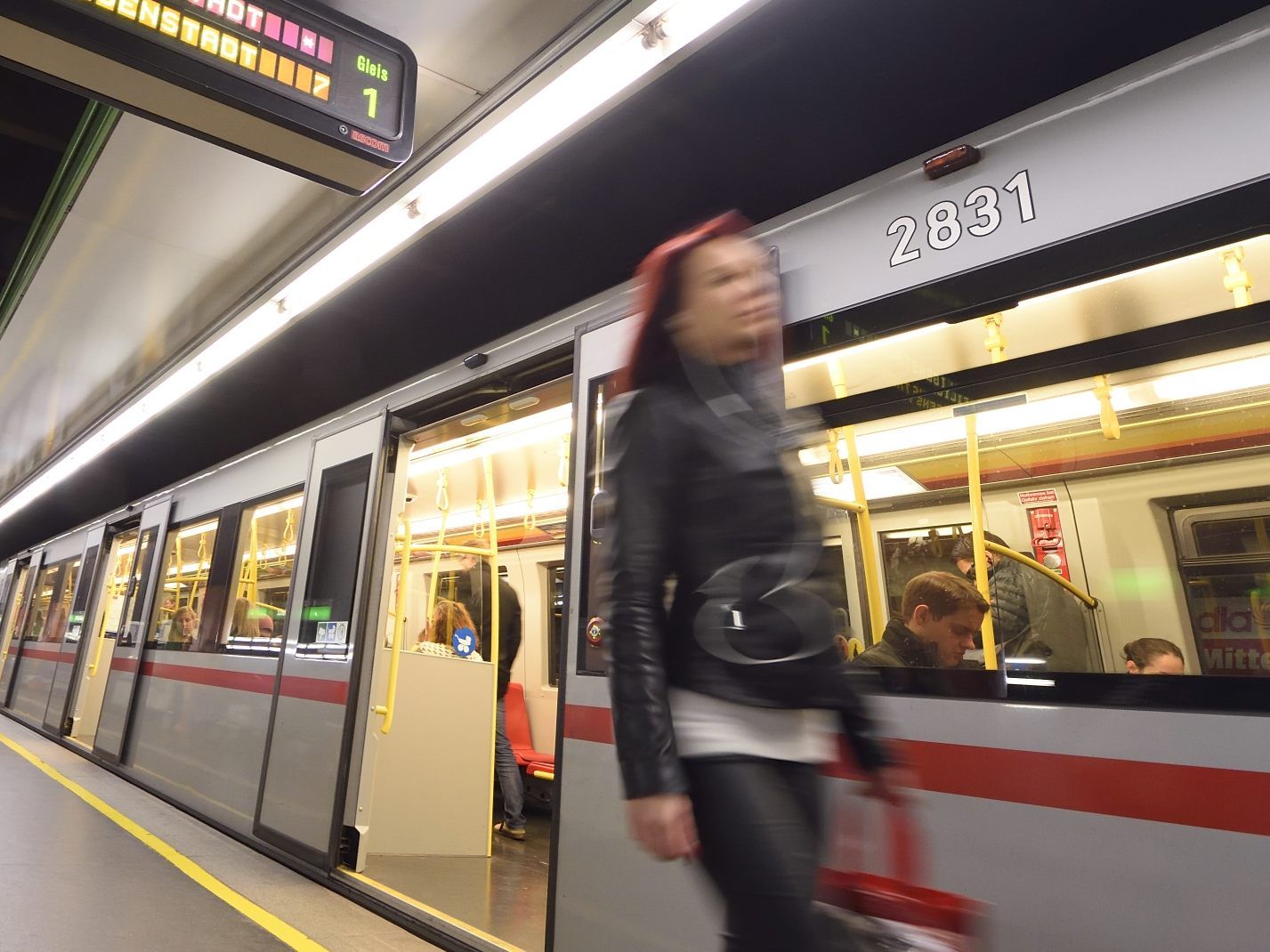 Im Internet tauchte ein frauenfeindliches Sujet als Reaktion auf die Manspreading-Kampagne auf.