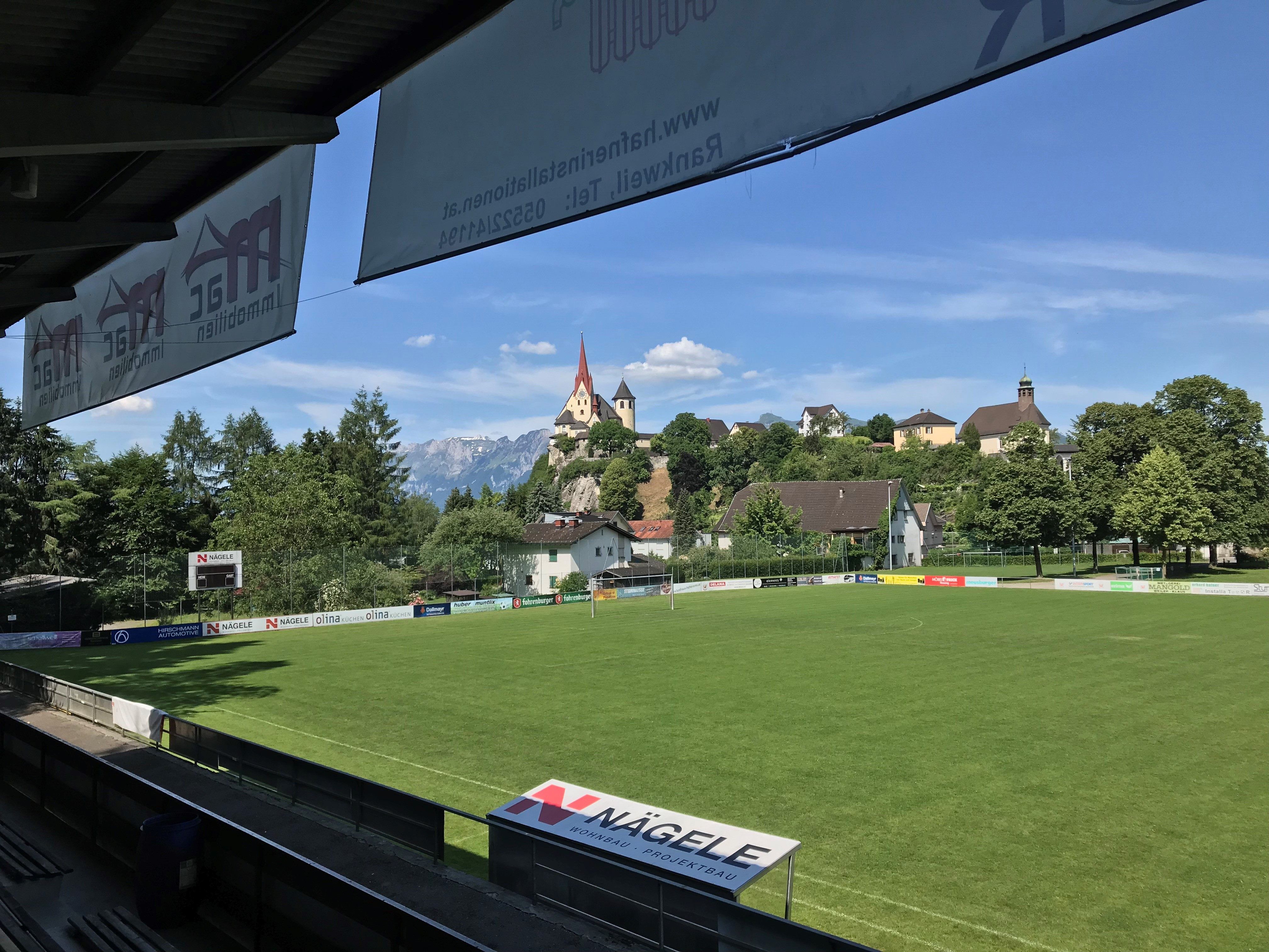Der 69-Jährige starb noch beim Fußballplatz. Der 69-Jährige starb noch beim Fußballplatz.
