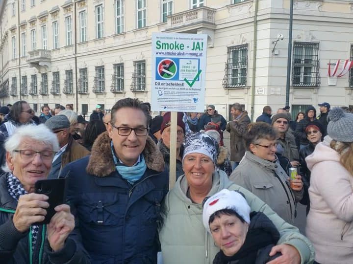 HC Strache bei Raucherdemo