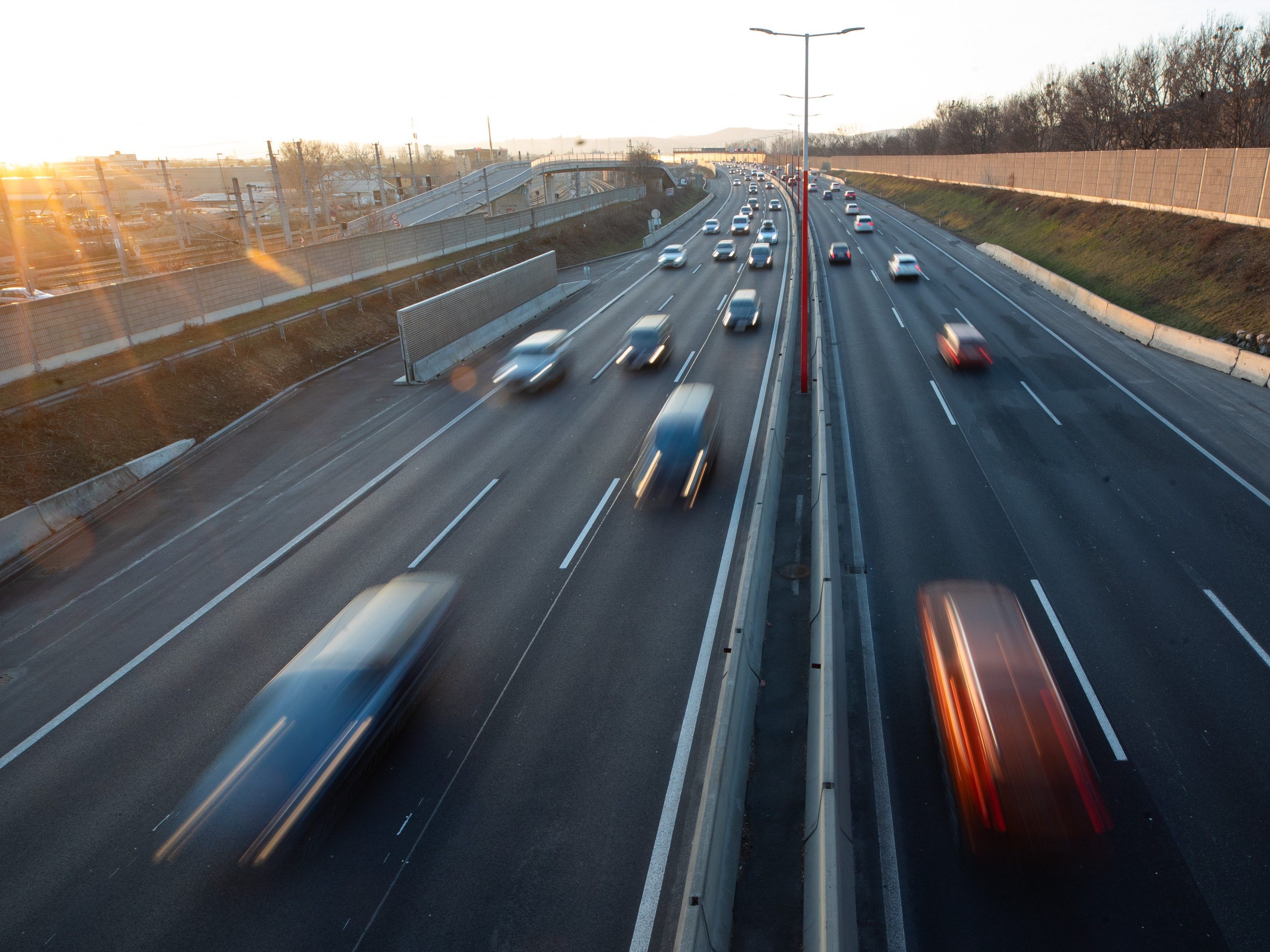 Auf der A21 kam es zu einer Vollsperre der Autobahn.