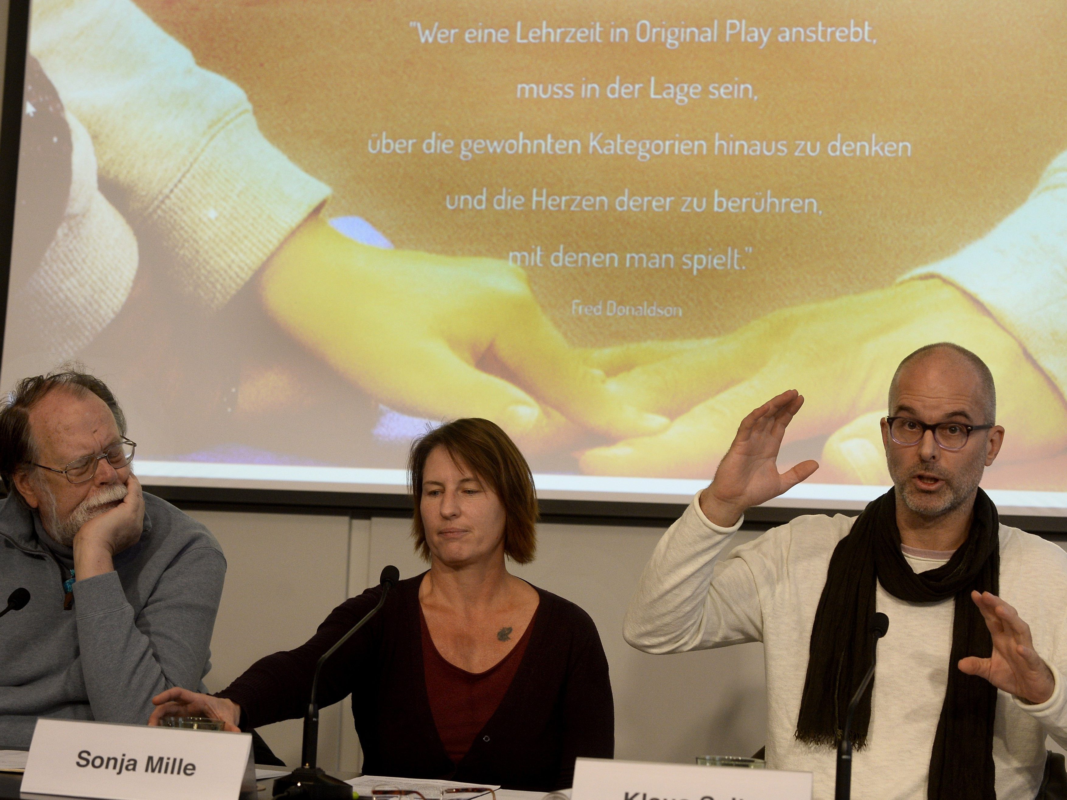 Orignial Play - Der Verein verteidigt sich. Orignial Play - Der Verein verteidigt sich.