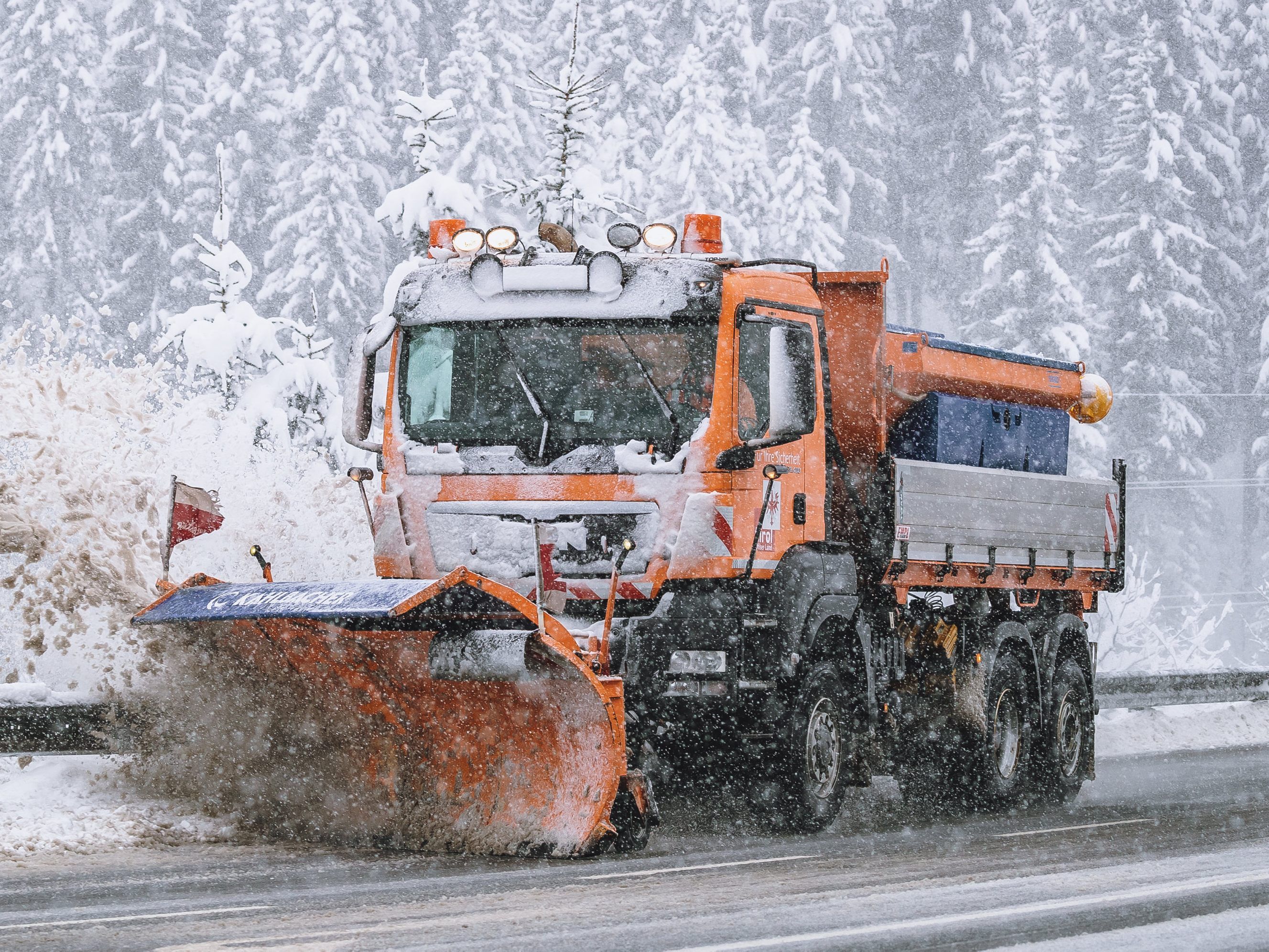 Die nächste Regen- und Schneefront erreicht Österreich.