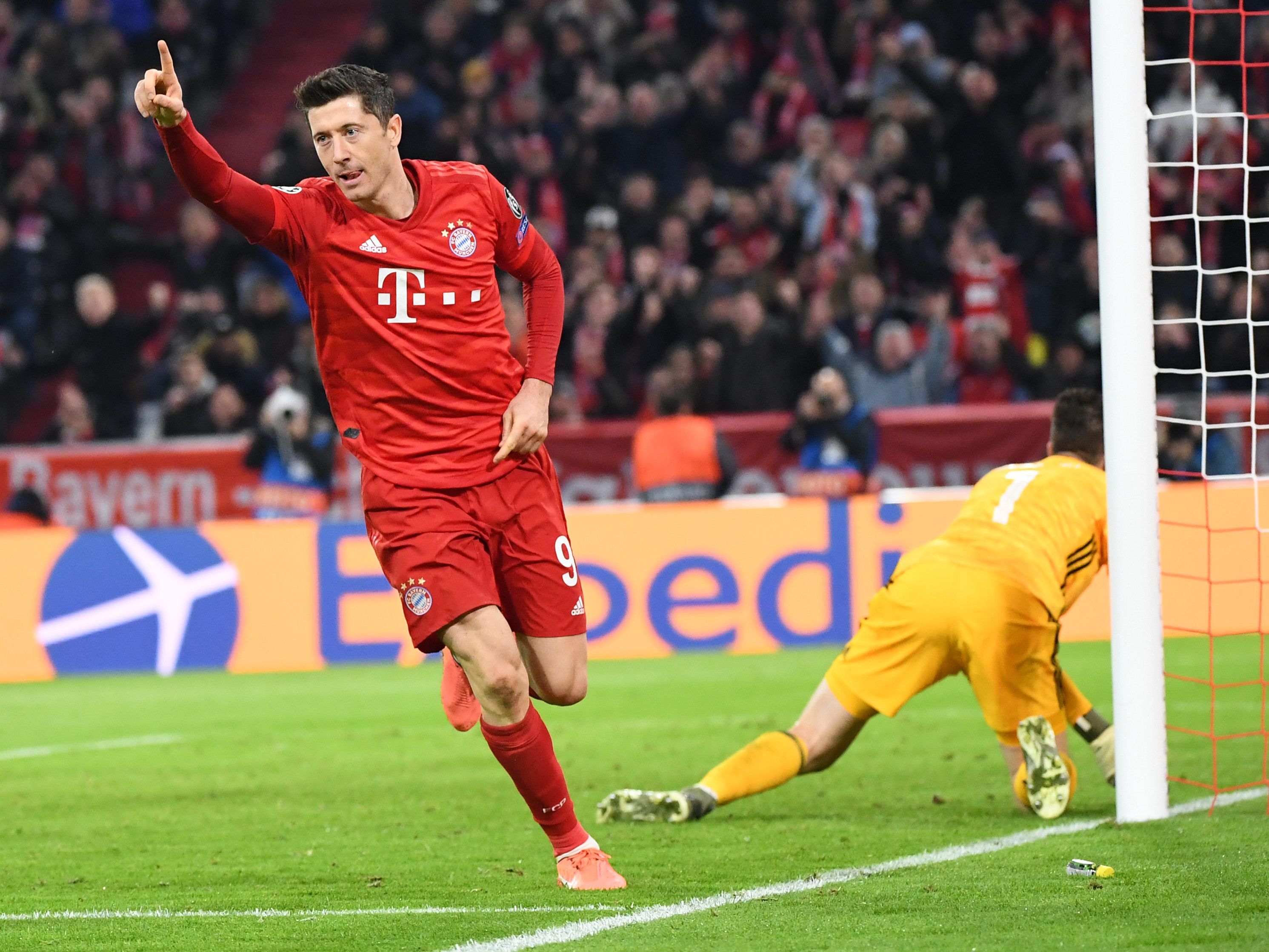 Lewandowski erlöste die Bayern auch heute mit dem 1:0. Lewandowski erlöste die Bayern auch heute mit dem 1:0.