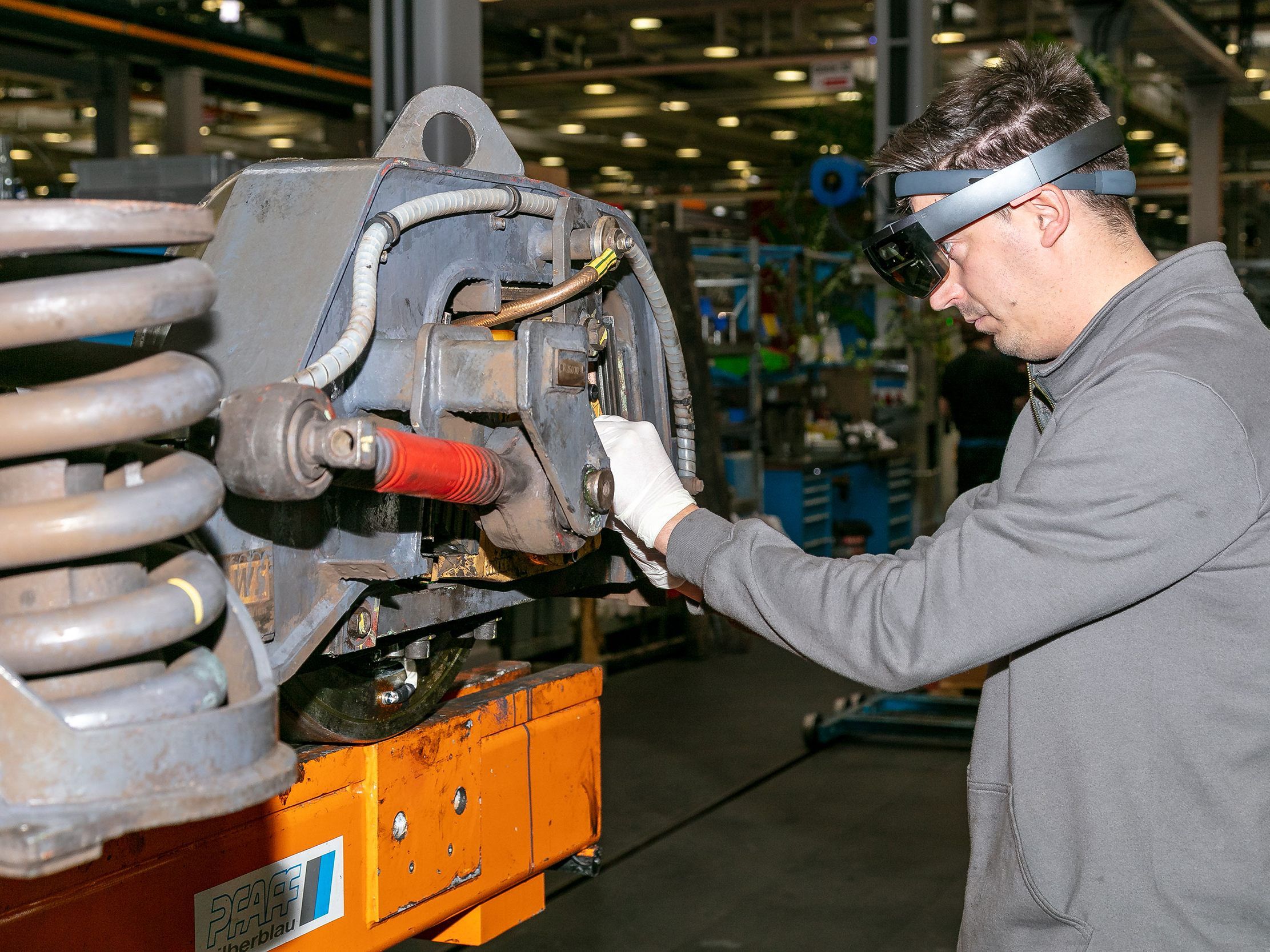 Die Wiener Linein testen Augmented Reality für Wartungsarbeiten. Die Wiener Linein testen Augmented Reality für Wartungsarbeiten.