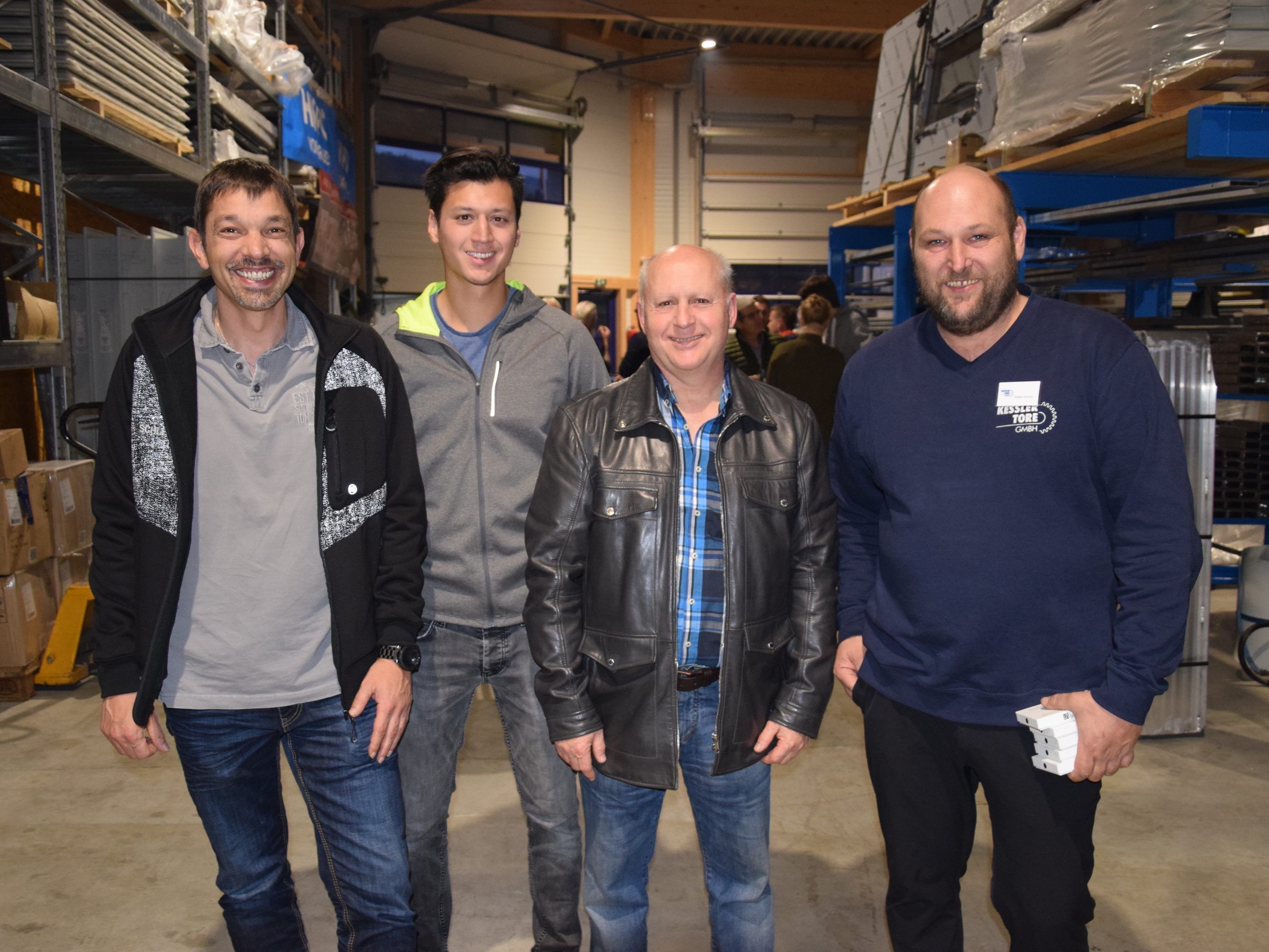 v.l.n.r. Zeigten Interesse am Tag der offenen Tür: Wolfgang Mayer, Maximilian und Kunibert Müller /SCHLEIF TEC) und GF Guntram Kessler