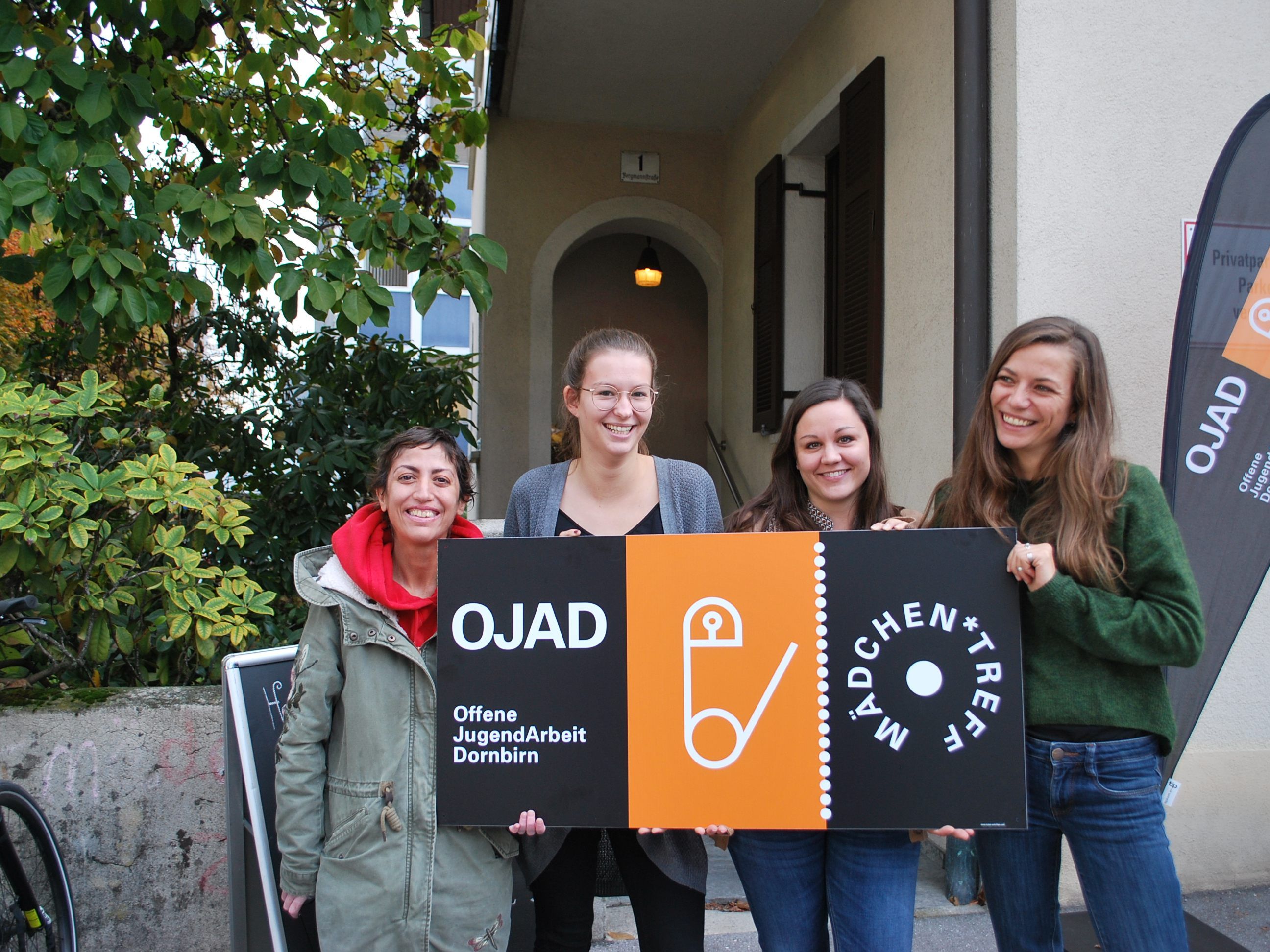 Das Team im Mädchentreff: Yasemin Polat, Anna Schmidinger, Katharina Kohler, Martina Nachbaur (vl) Das Team im Mädchentreff: Yasemin Polat, Anna Schmidinger, Katharina Kohler, Martina Nachbaur (vl)