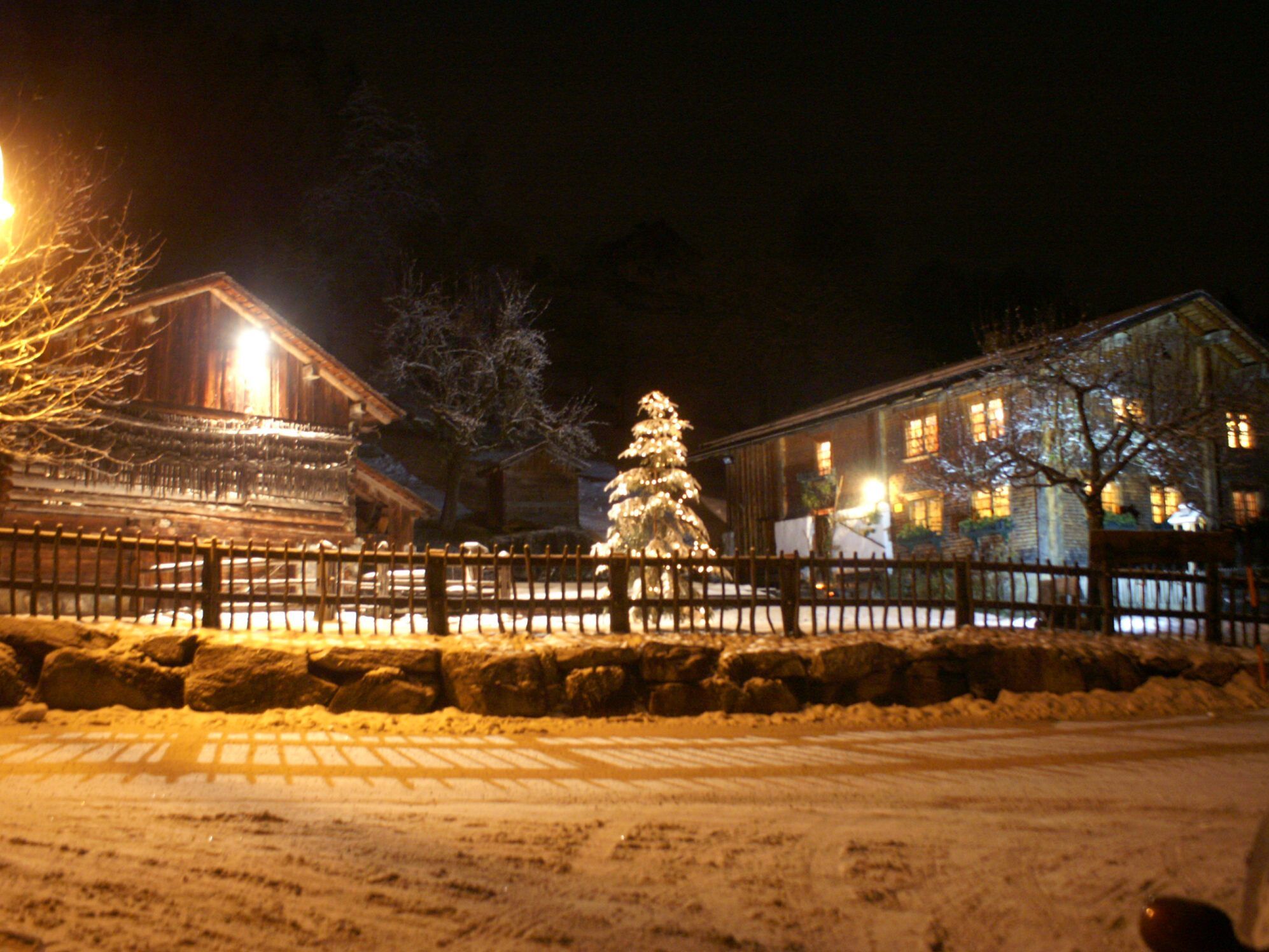 Das Heimatmuseum Bürserberg ist Kulisse für einen Adventmarkt.