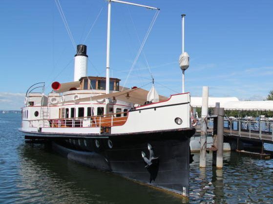 Seit über 100 Jahren ist sie jener Ort auf dem Bodensee, der Vergangenheit, Zukunft und drei Länder vereint. Ihr Herz ist die Dampfmaschine