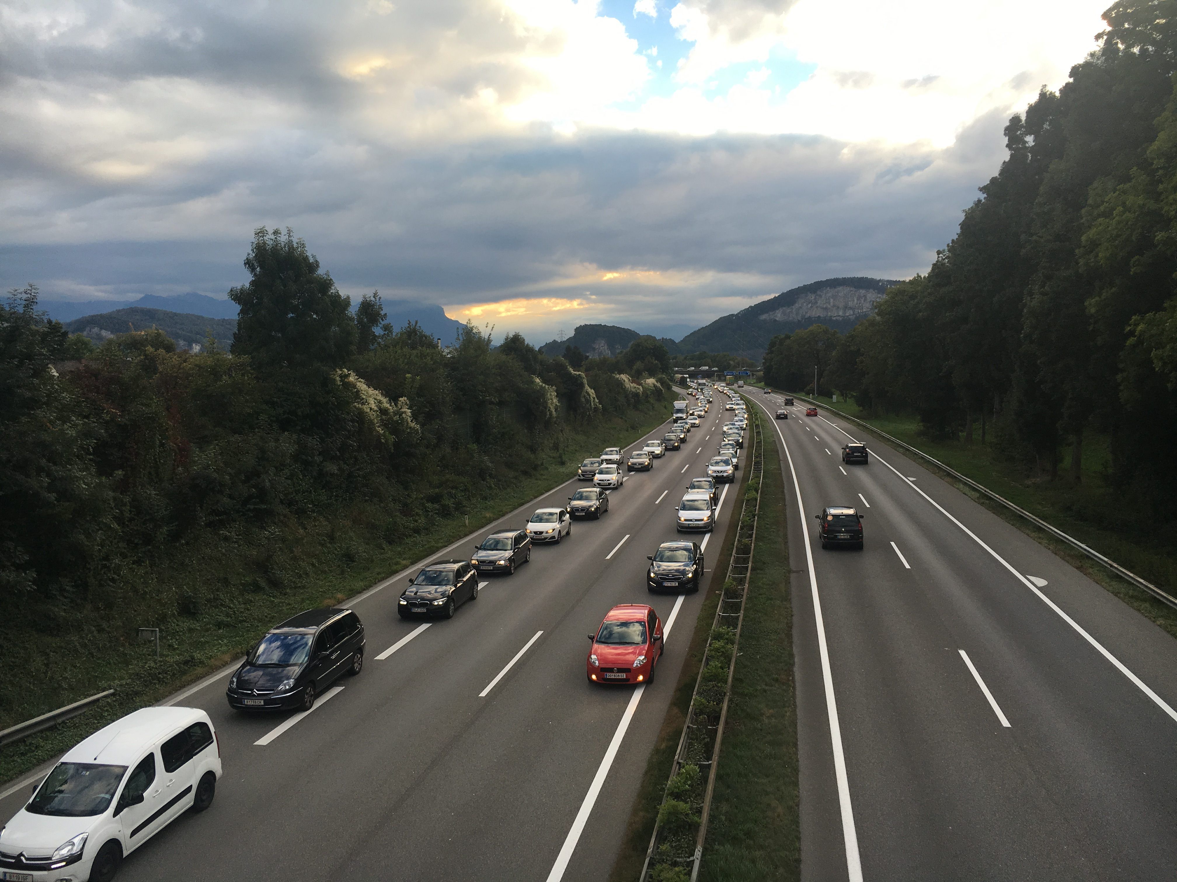Bei den Unfällen waren mehrere Fahrzeuge beteiligt.