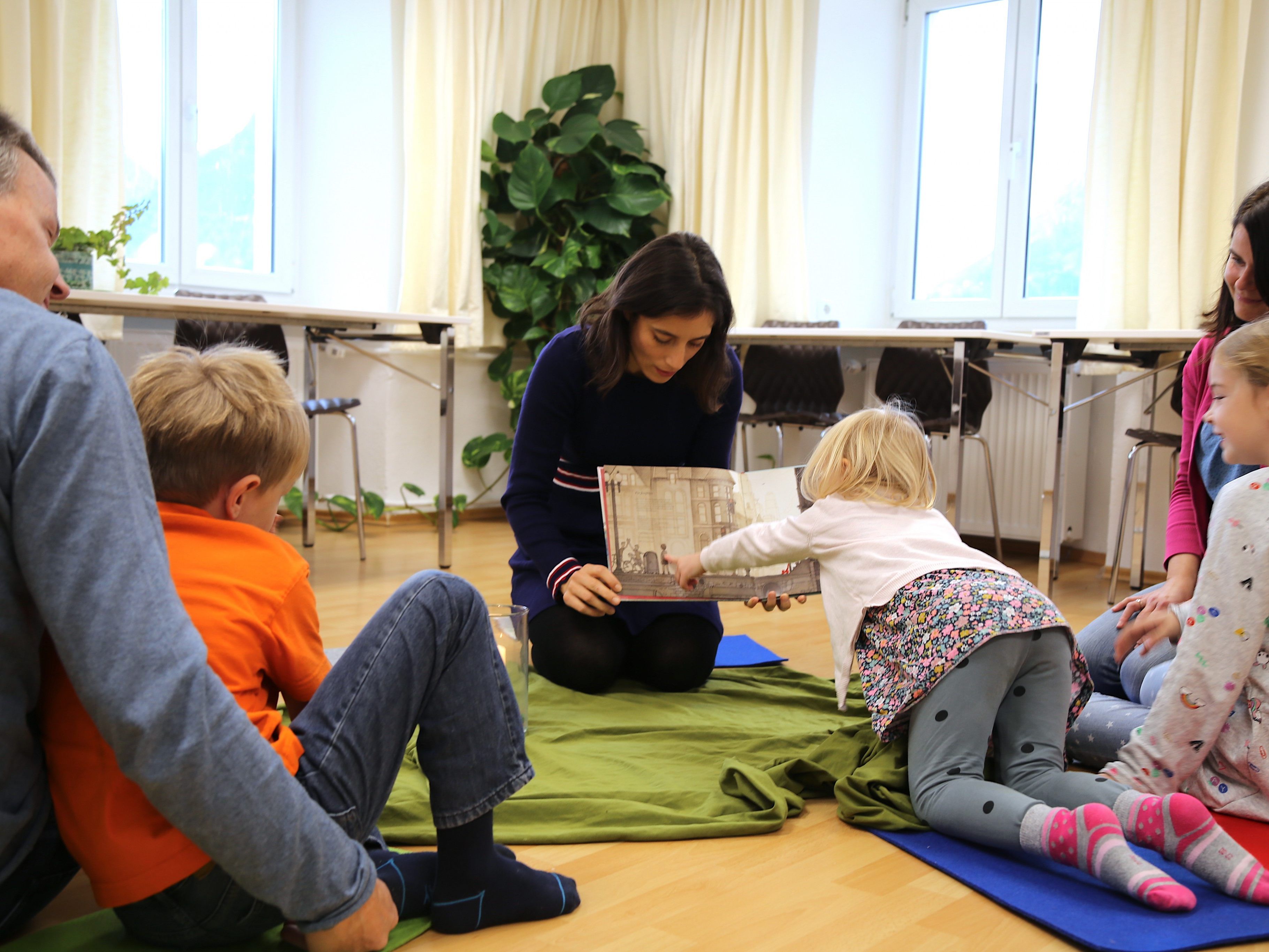 Die Geschichten, erzählt von Natalia Perez, laden zum Entdecken ein.