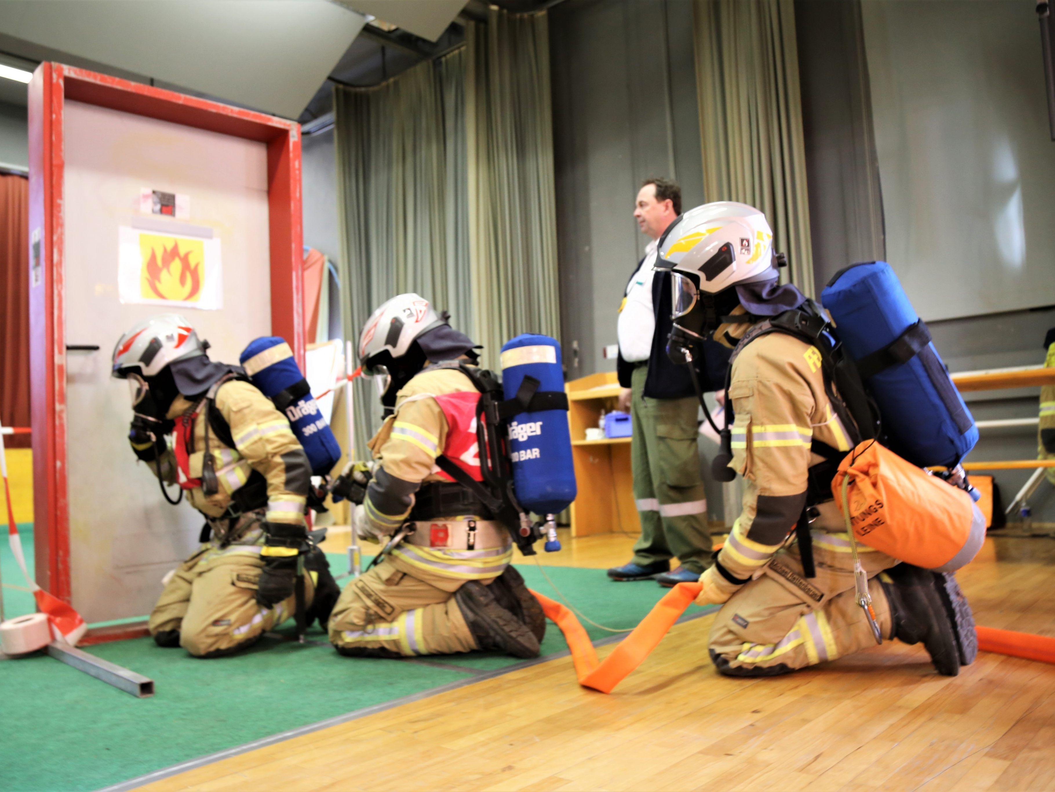 Praxisnah wurde die Übungen durchgeführt und dabei genauestens kontrolliert.