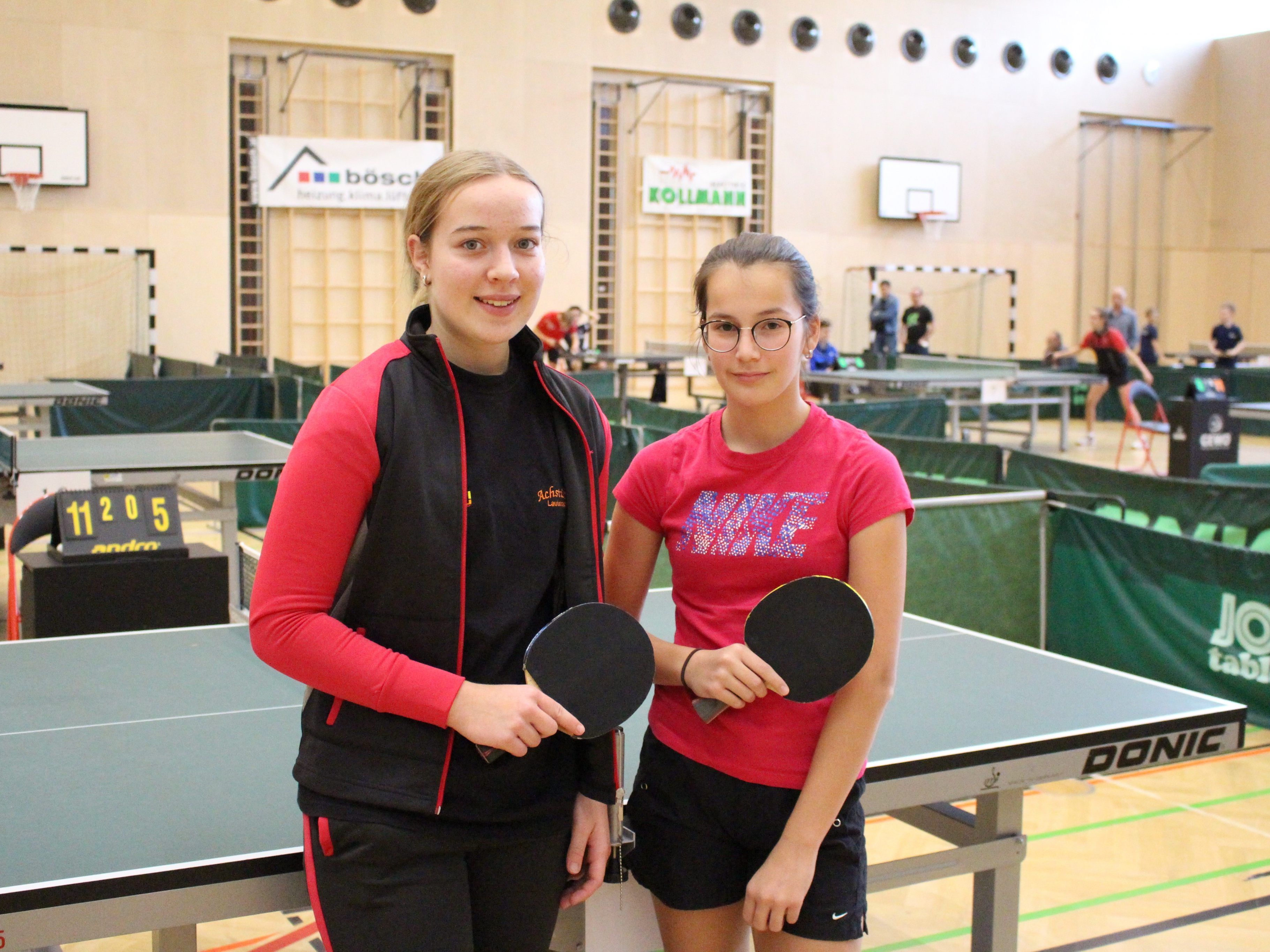 Laura aus Lauterach und Magdalena aus Gaissau wärmten sich für ihren Wettkampf auf. Laura aus Lauterach und Magdalena aus Gaissau wärmten sich für ihren Wettkampf auf.