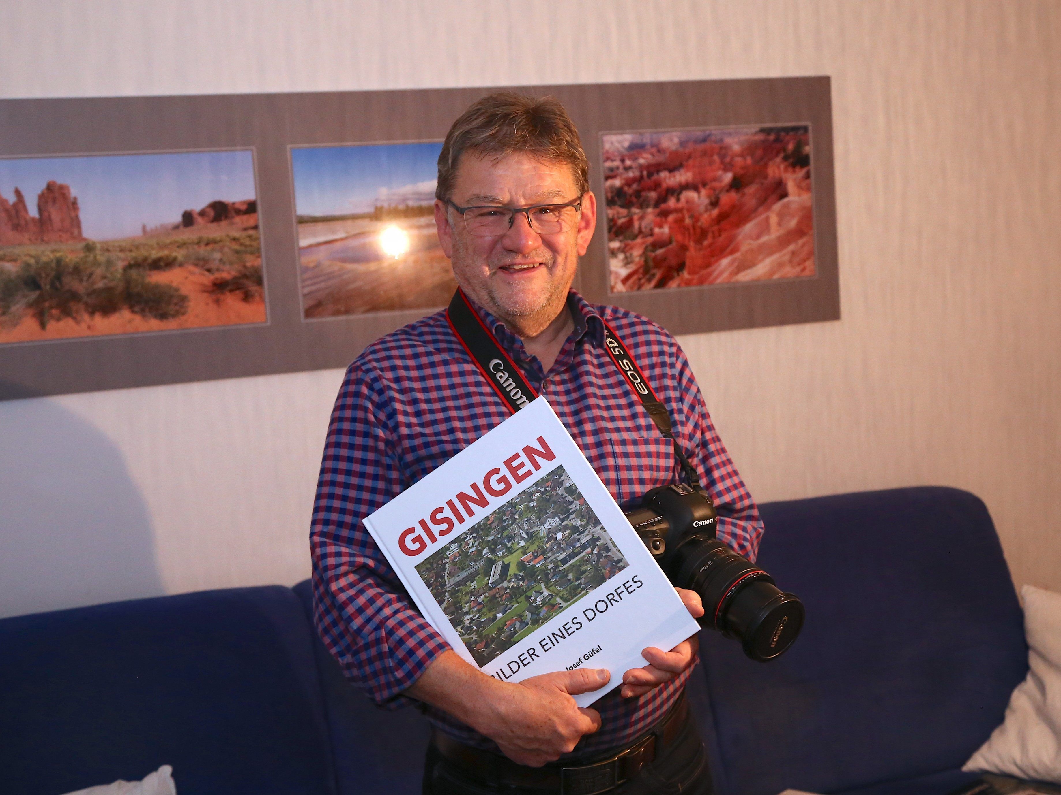 Stolz präsentiert Hobbyfotograf Josef Güfel sein Bildband. Stolz präsentiert Hobbyfotograf Josef Güfel sein Bildband.