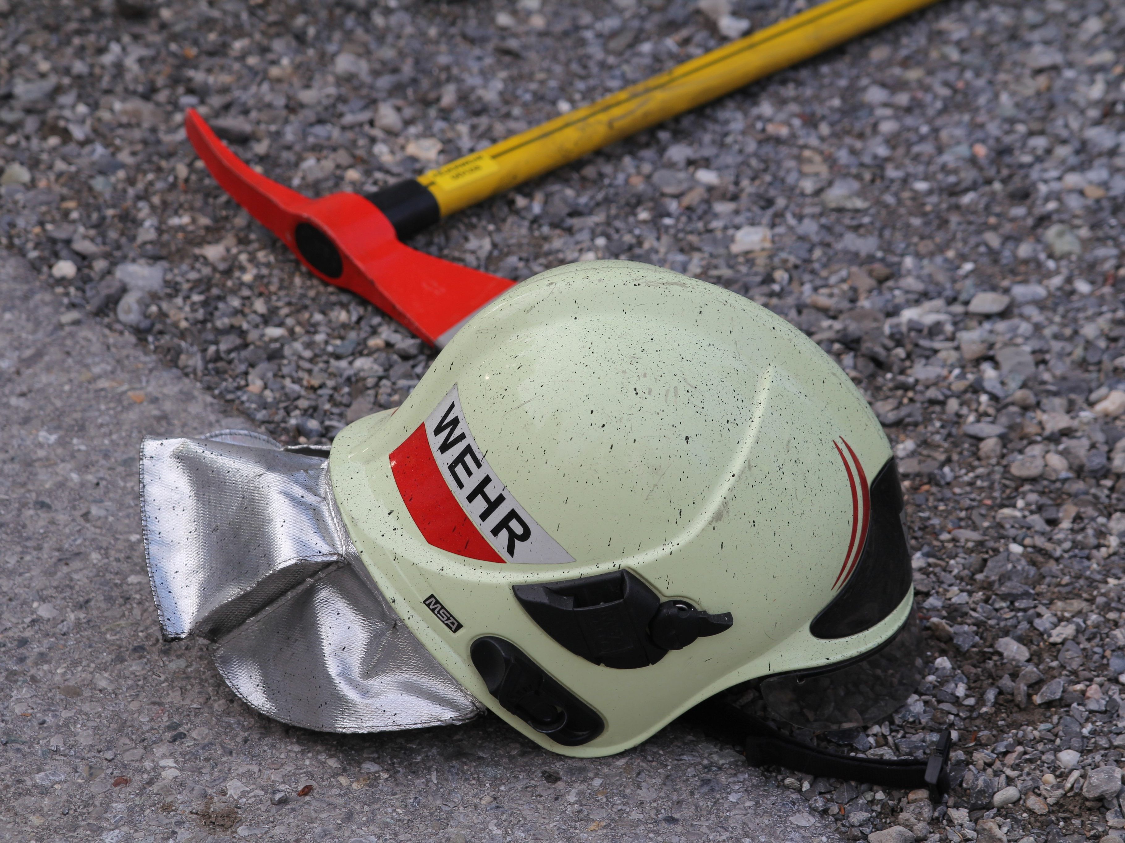 Der Altpapiercontainer wurde durch die Feuerwehr gelöscht.