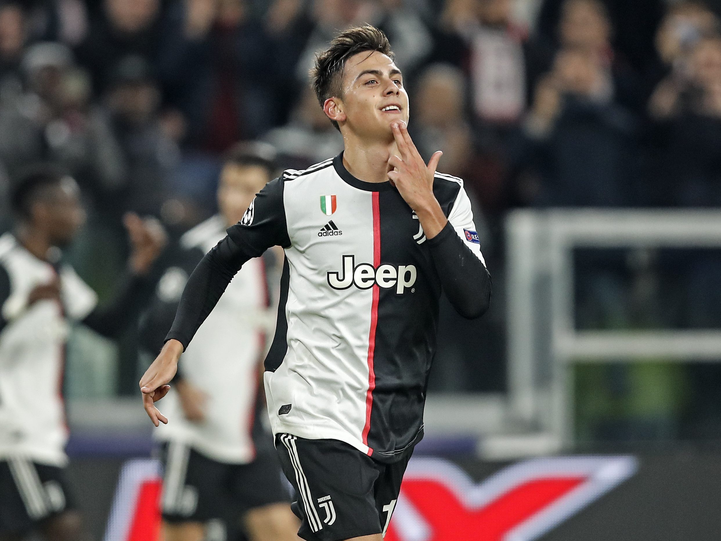 Dybala schoss Juve mit seinem Freistoß zum Gruppensieg. Dybala schoss Juve mit seinem Freistoß zum Gruppensieg.