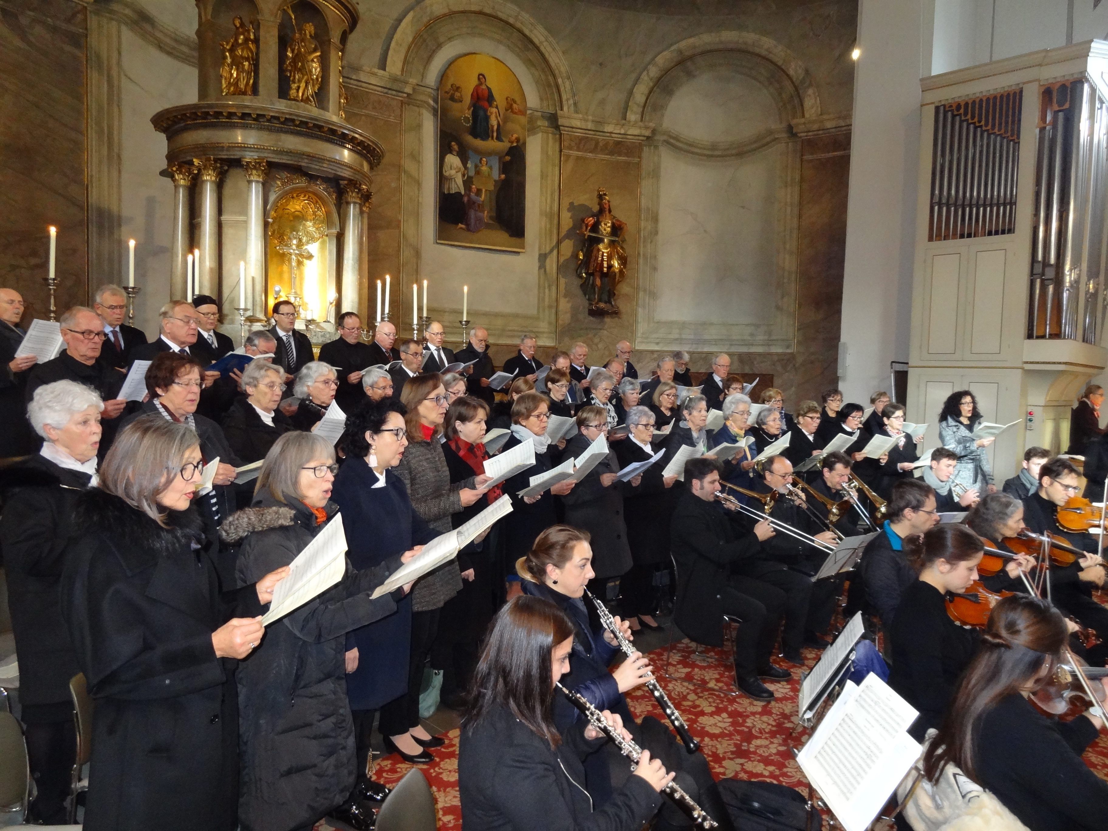 Der Kirchenchor St. Martin gestaltet den Festgottesdienst am 10. November 2019 mit einer Orchestermesse von Gounod.