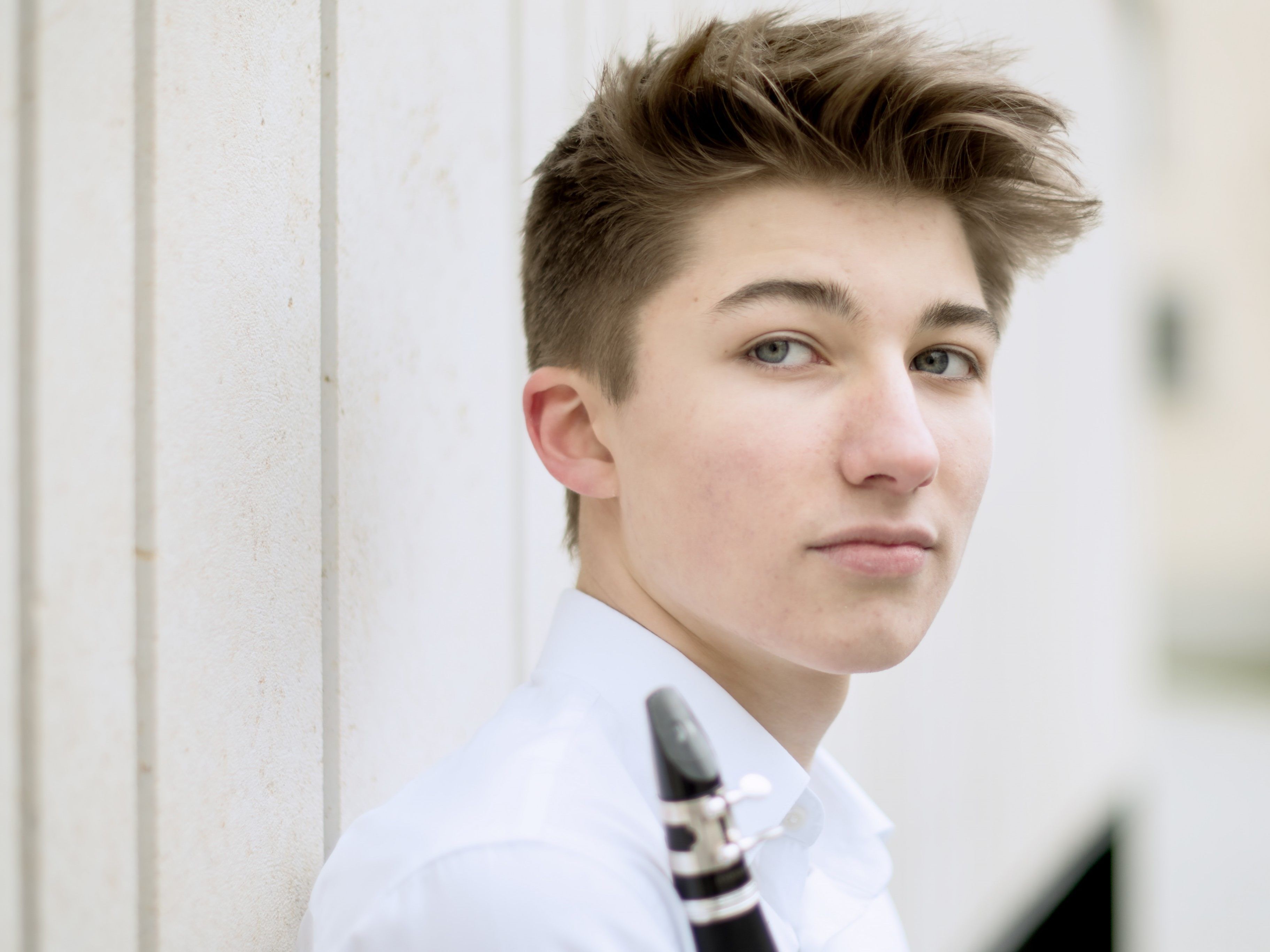 An der Klarinette ist das Ausnahmetalent Paul Moosbrugger zu hören. Paul Moosbrugger studiert Klarinette am Vorarlberger Landeskonservatorium bei Francesco Negrini und besucht das Musikgymnasium Feldkirch. An der Klarinette ist das Ausnahmetalent Paul Moosbrugger zu hören. Paul Moosbrugger studiert Klarinette am Vorarlberger Landeskonservatorium bei Francesco Negrini und besucht das Musikgymnasium Feldkirch.