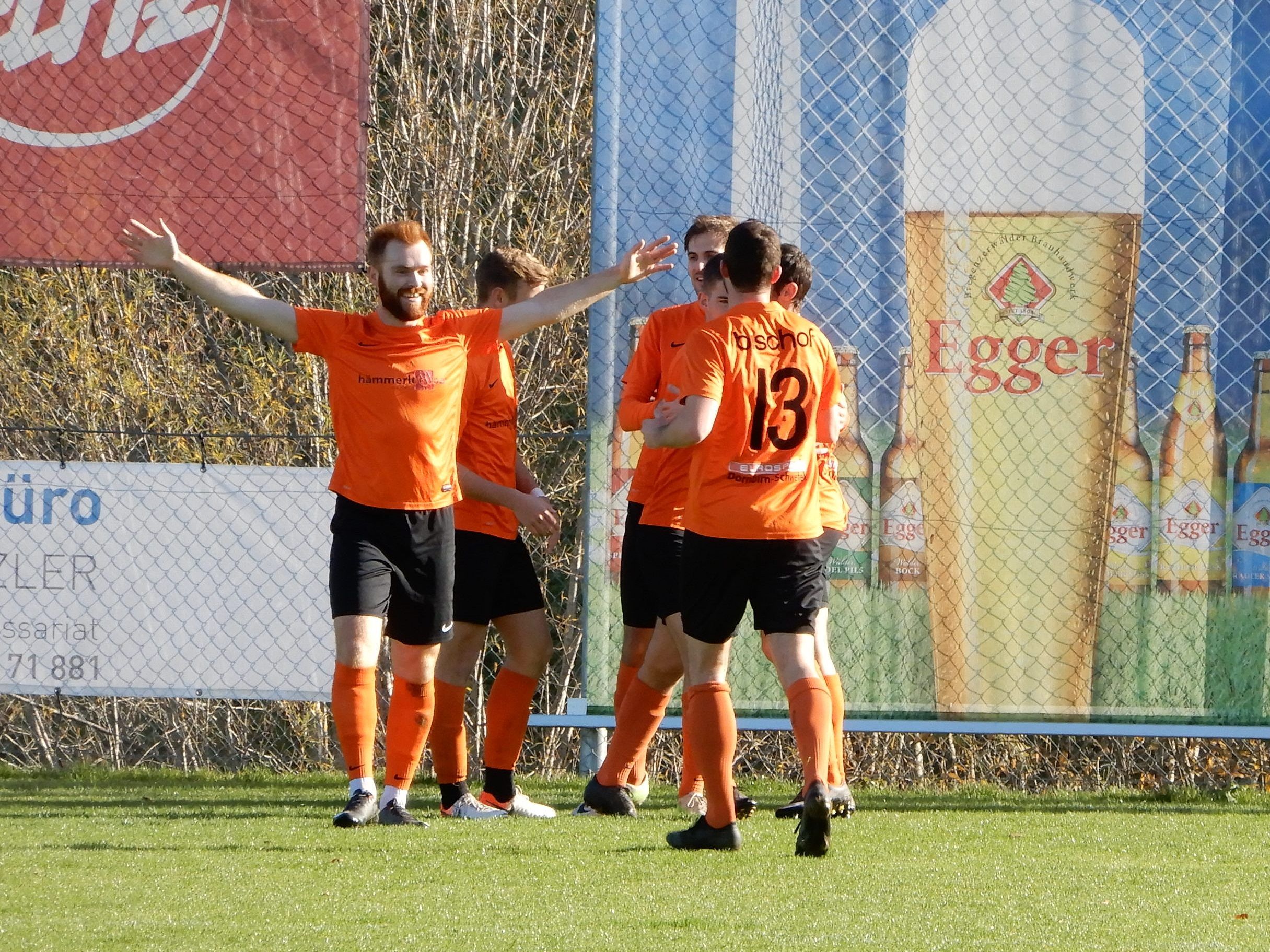Der Jubel währte nur kurz - nach einer ersten starken Spielhälfte verlor der SC Admira das Spiel gegen Andelsbuch noch 2:3. Der Jubel währte nur kurz - nach einer ersten starken Spielhälfte verlor der SC Admira das Spiel gegen Andelsbuch noch 2:3.