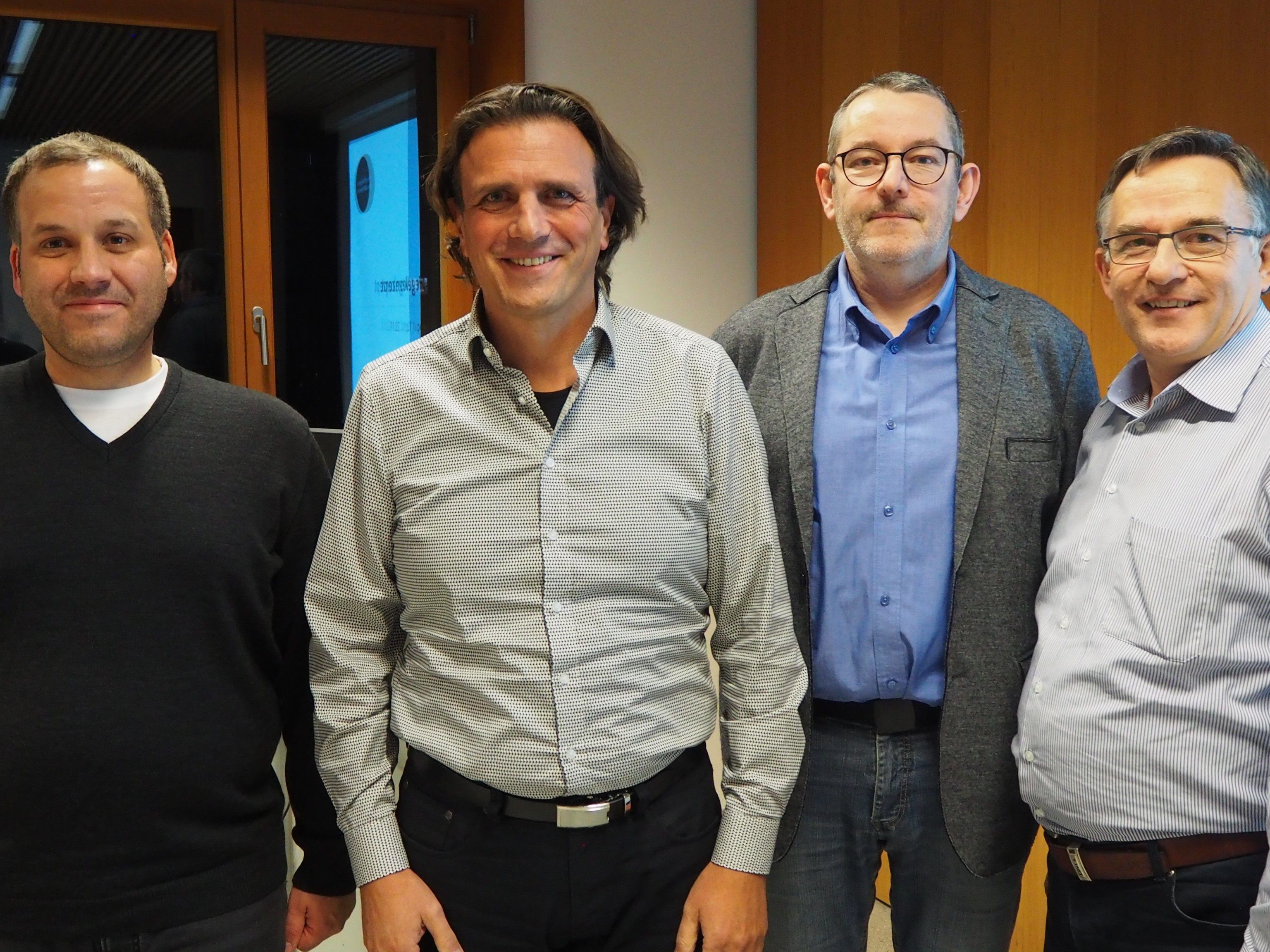 Alexander Kuhn (Besch und Partner Verkehrsingenieure), BM Gerd Hölzl, Moderator Mathias Mathis, Hannes Oberhauser (Leiter Bauamt)