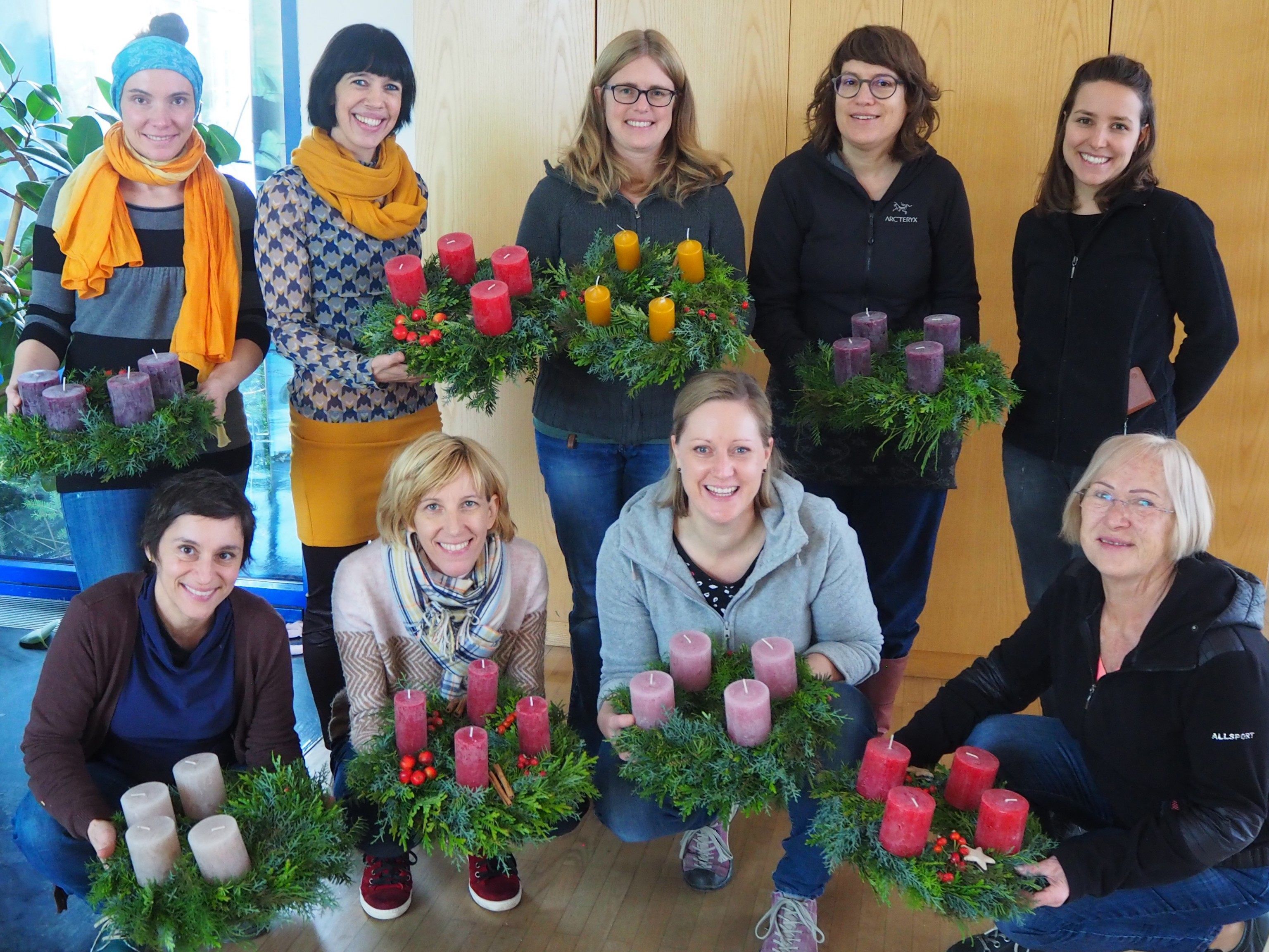 Oben v.l.: Maria, Simone, Rebekka, Judith, Fabienne Waibel Unten v.l.: Simone, Dora, Sabrina, Regina Oben v.l.: Maria, Simone, Rebekka, Judith, Fabienne Waibel Unten v.l.: Simone, Dora, Sabrina, Regina
