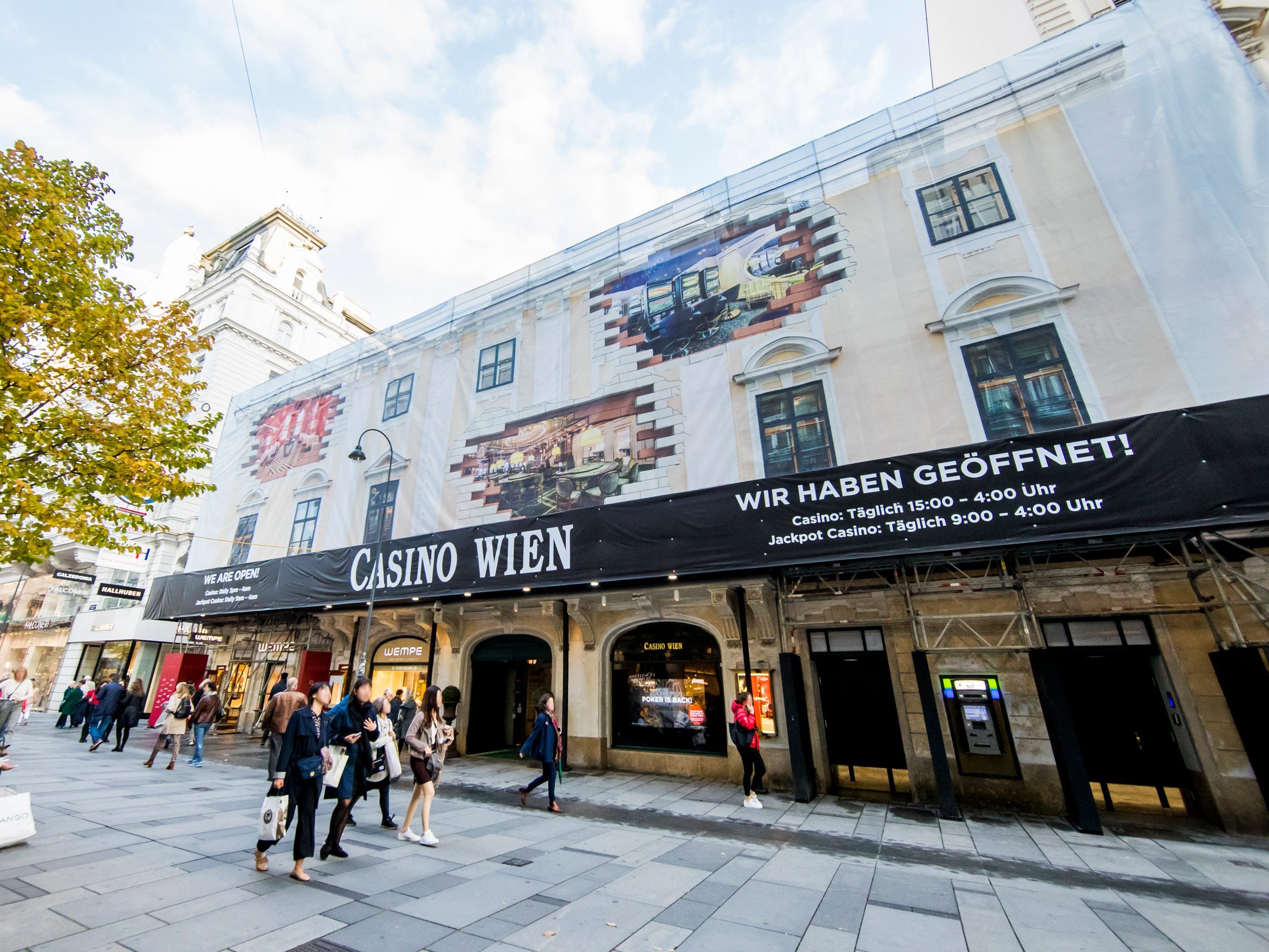 Bis Ende November bleibt das Casino Wien verhüllt.