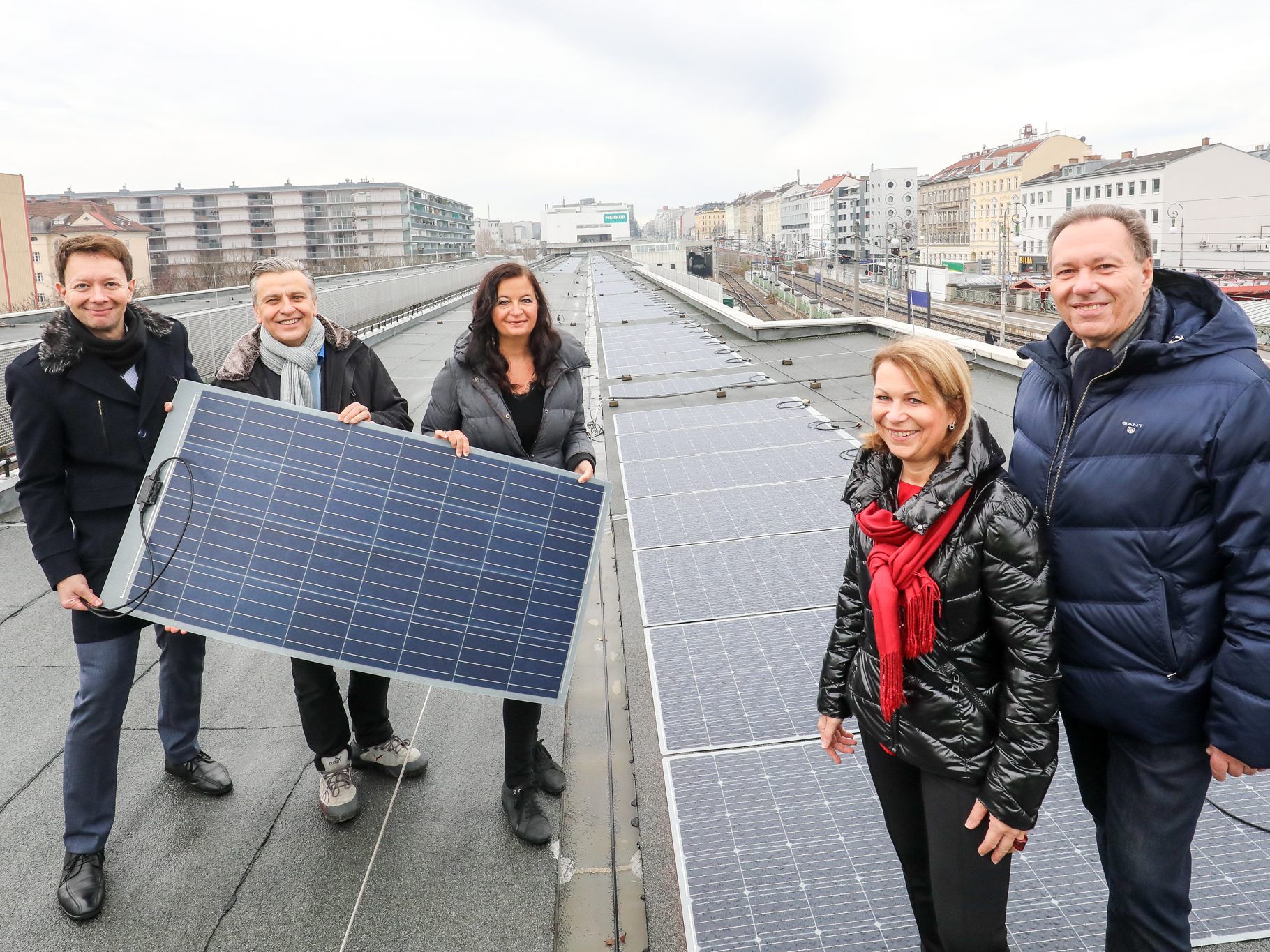 Am Dach der Station Ottakring wurden Photovoltaik-Folien angebracht.