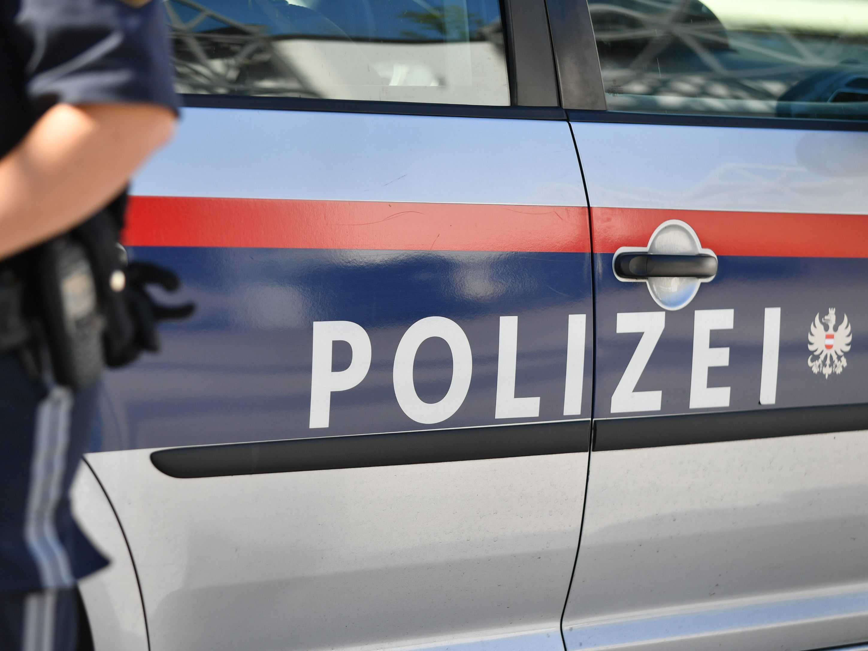 Die Polizei Lochau sucht nach einem Verkehrsunfall Zeugen.
