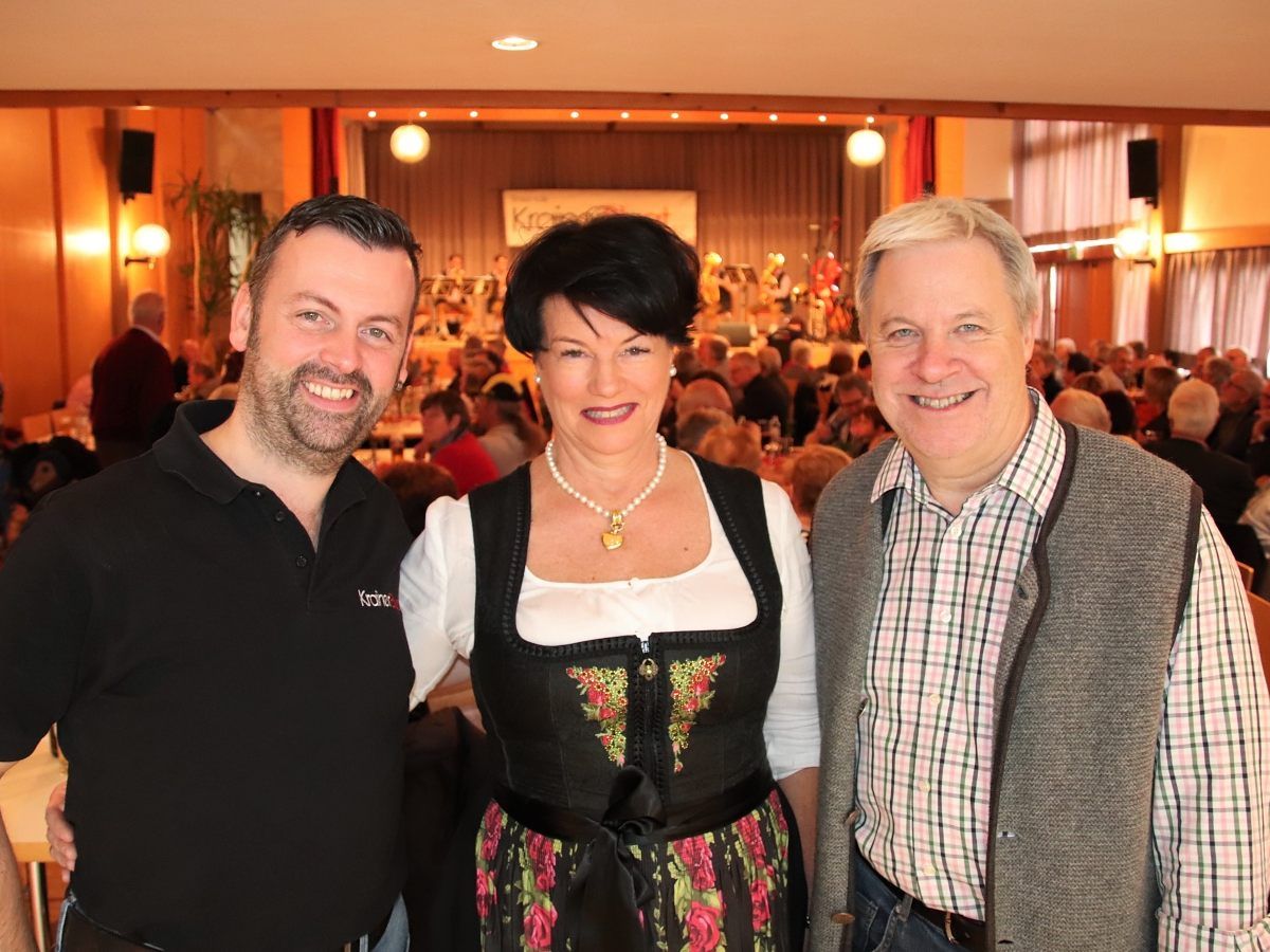 Kurt Lipburger (KrainerBluat) mit Christine und Hanspeter Tauber. Kurt Lipburger (KrainerBluat) mit Christine und Hanspeter Tauber.