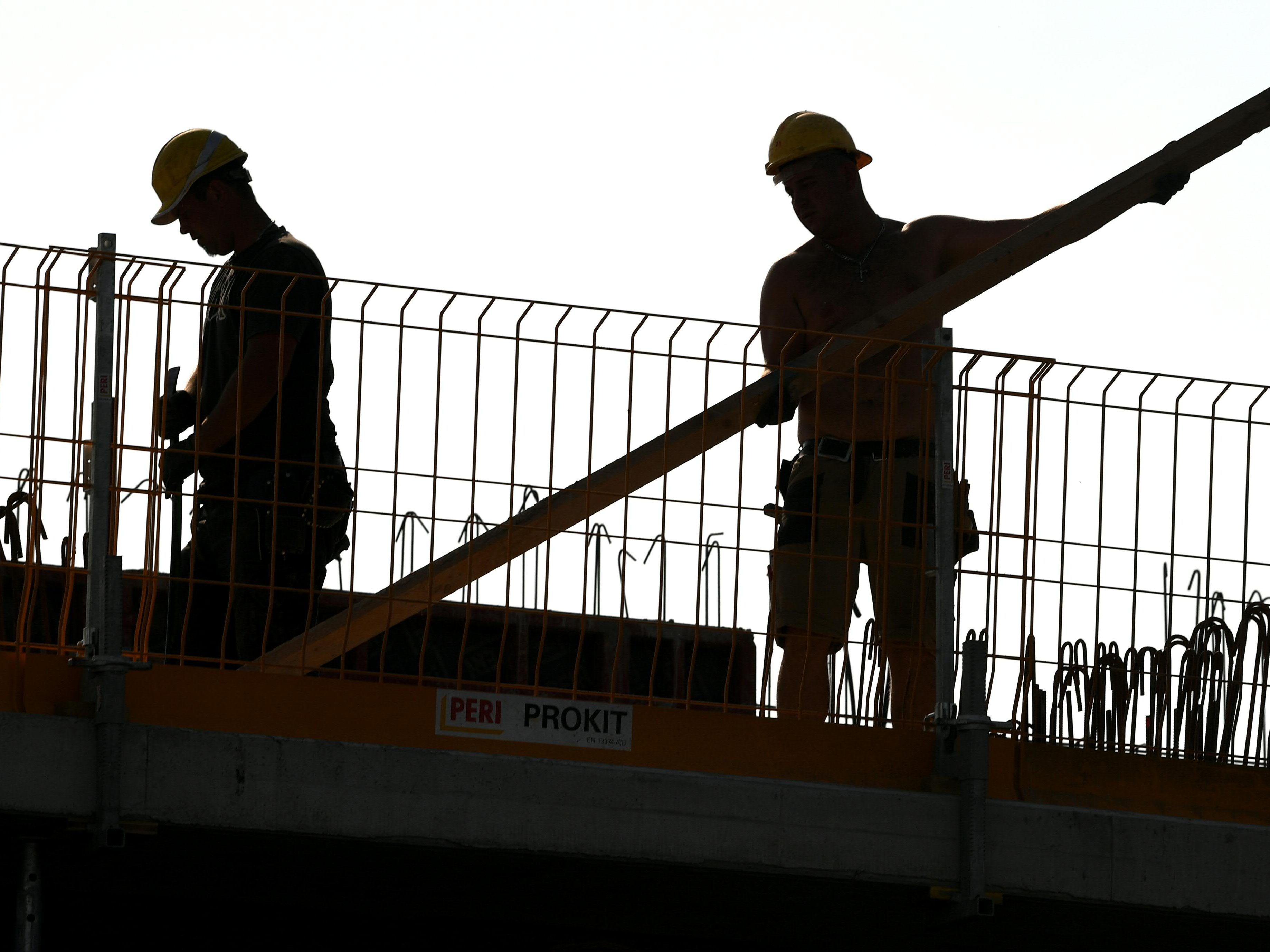 Männer arbeiten im Schnitt länger als Frauen.