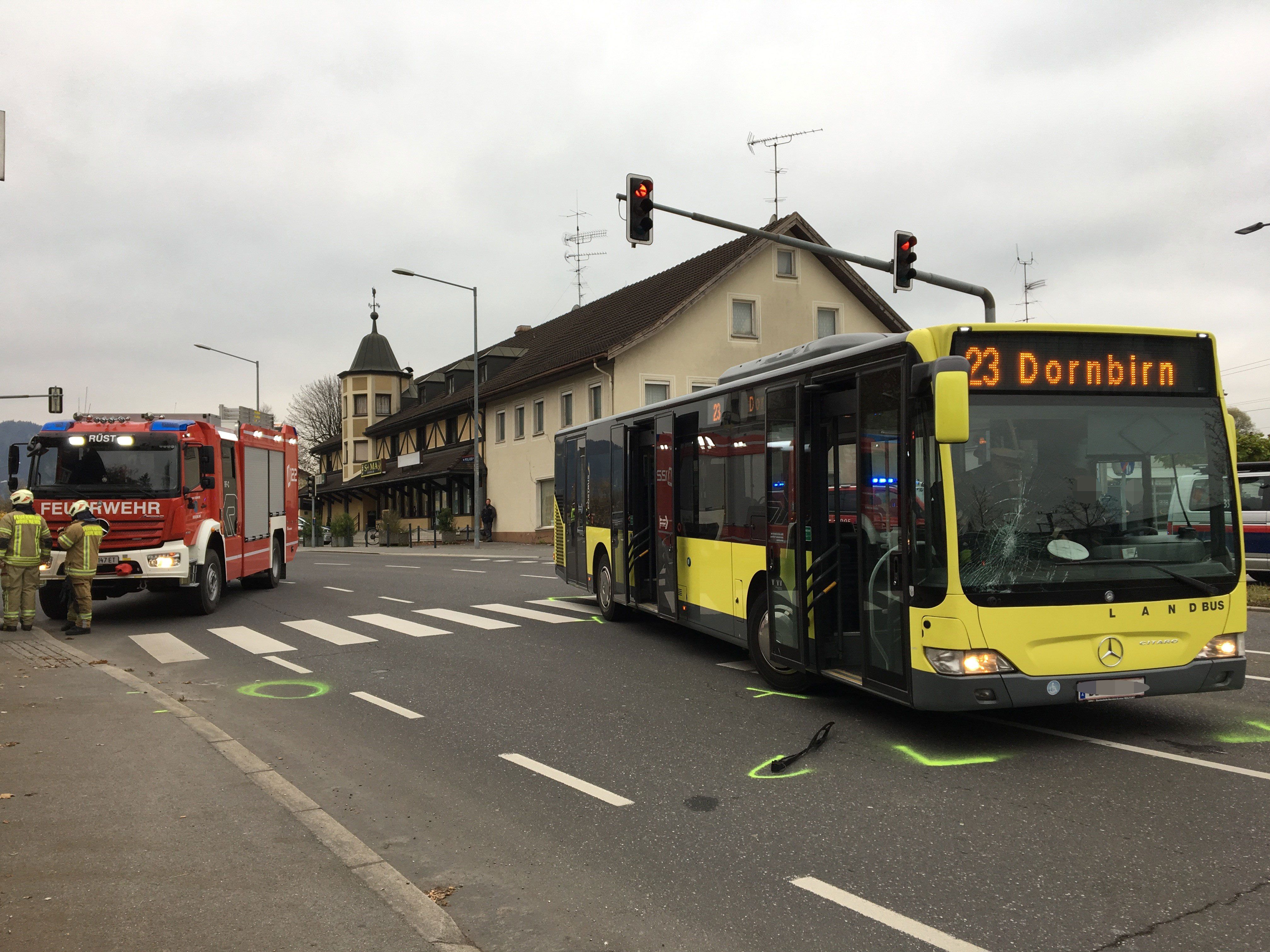 Die Frau wurde ins Krankenhaus eingeliefert.