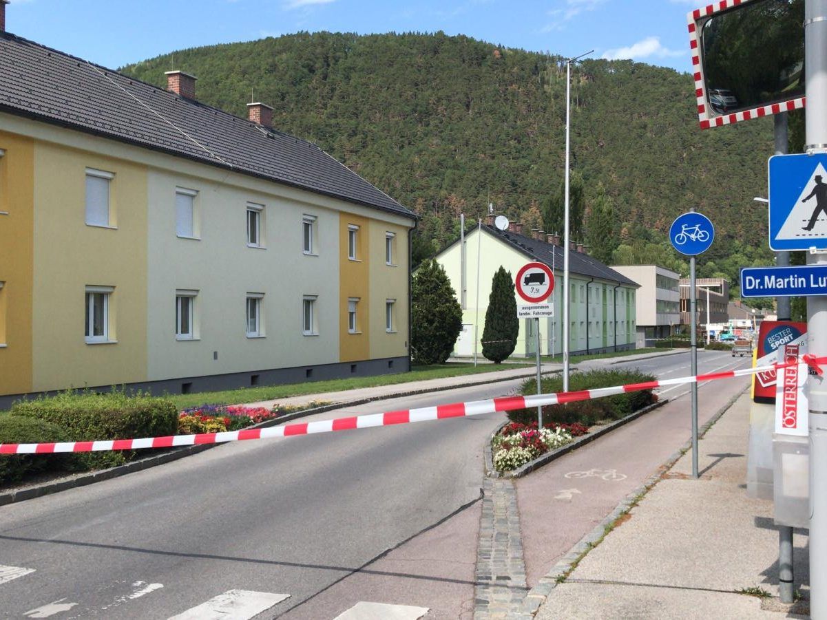 Der Verdächtige gab an, dass es sich bei dem Opfer um eine Verwechslung handelte. Der Verdächtige gab an, dass es sich bei dem Opfer um eine Verwechslung handelte.