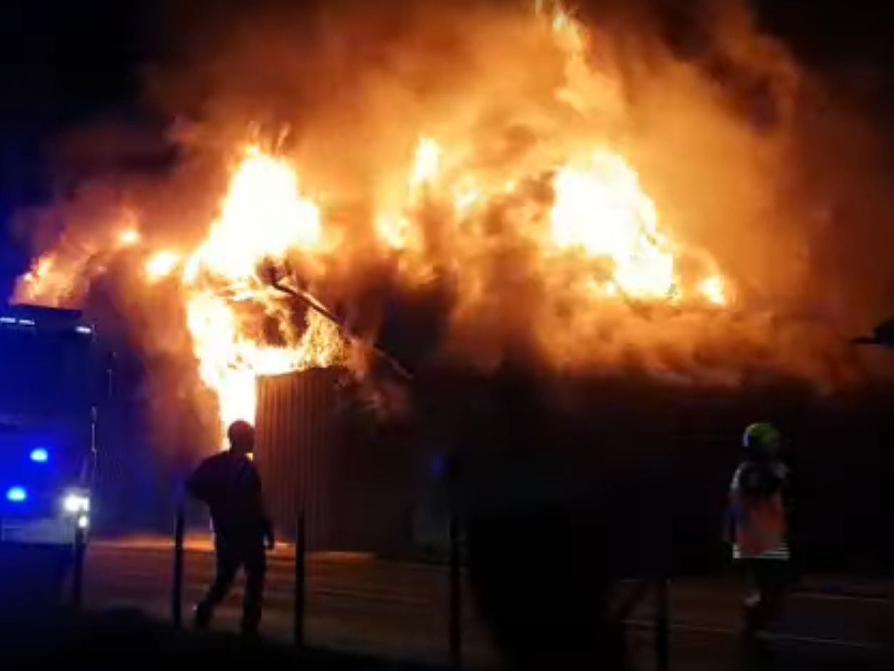 Das Wohnhaus stand in Vollbrand. Das Wohnhaus stand in Vollbrand.